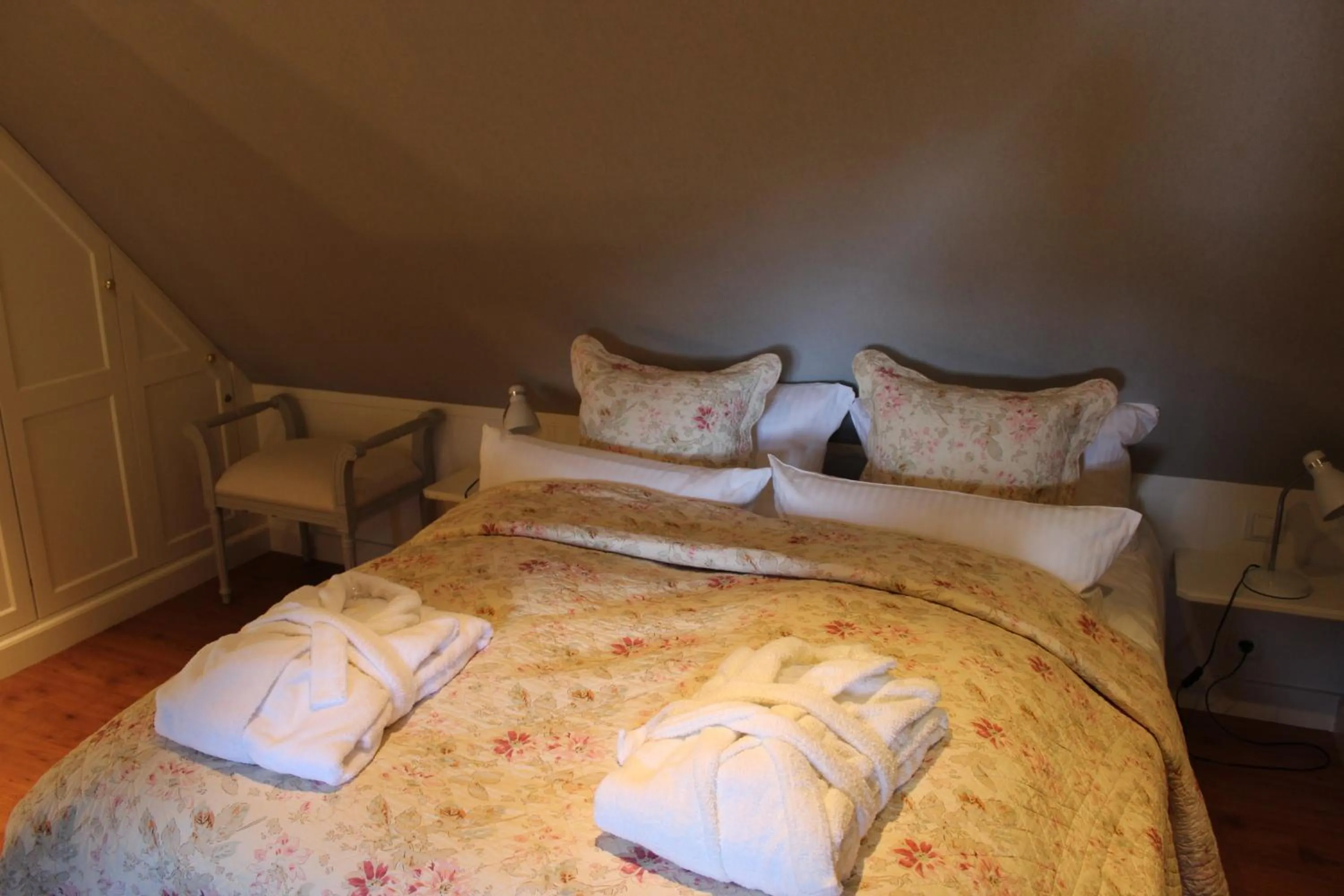 Bedroom, Bed in Ferienwohnung Feskerdam 28 OG