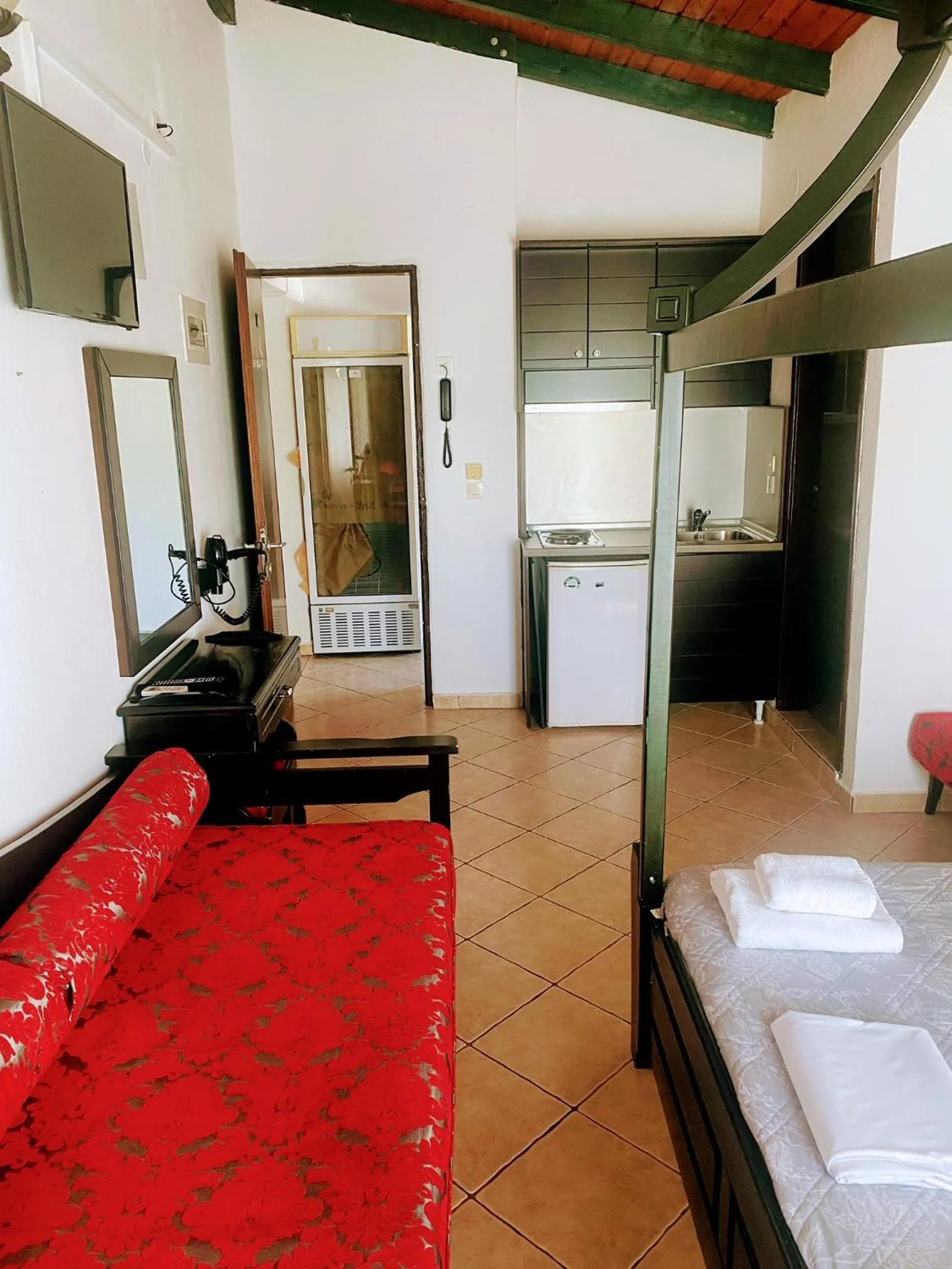 Kitchen or kitchenette, Bed in Blue Bay Beach Hotel