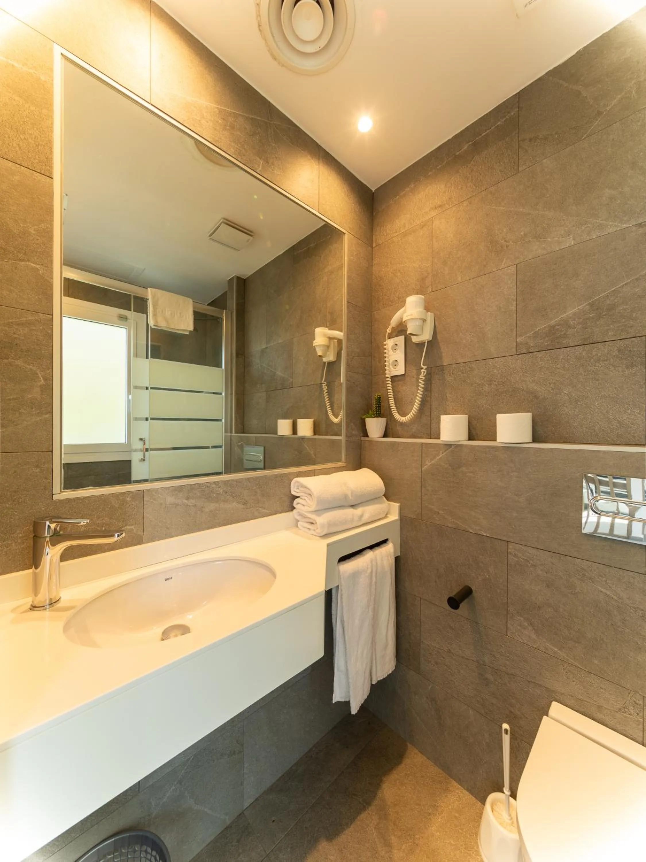 Bathroom in Apartamentos Sunway Apollo