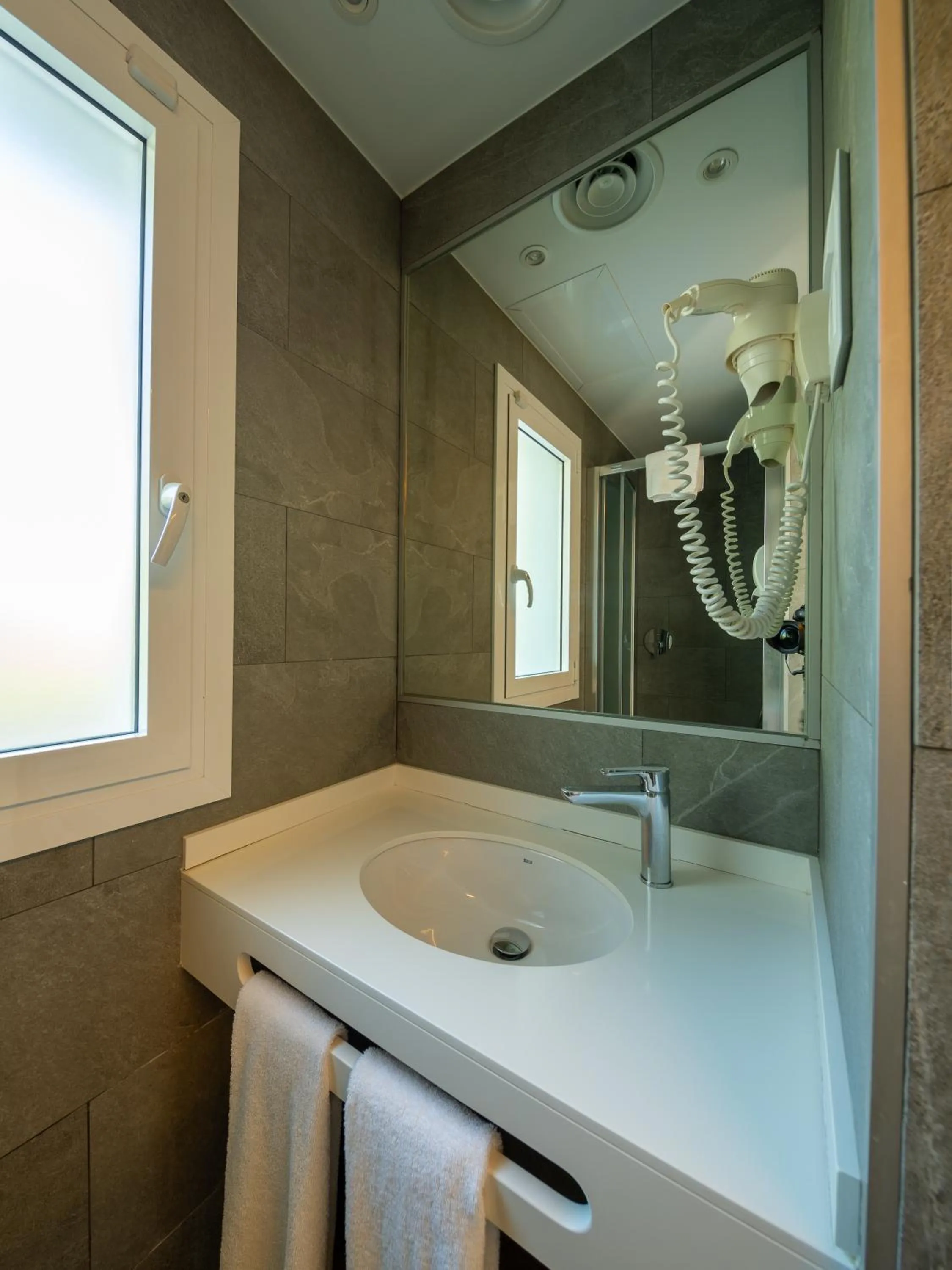 Bathroom in Apartamentos Sunway Apollo