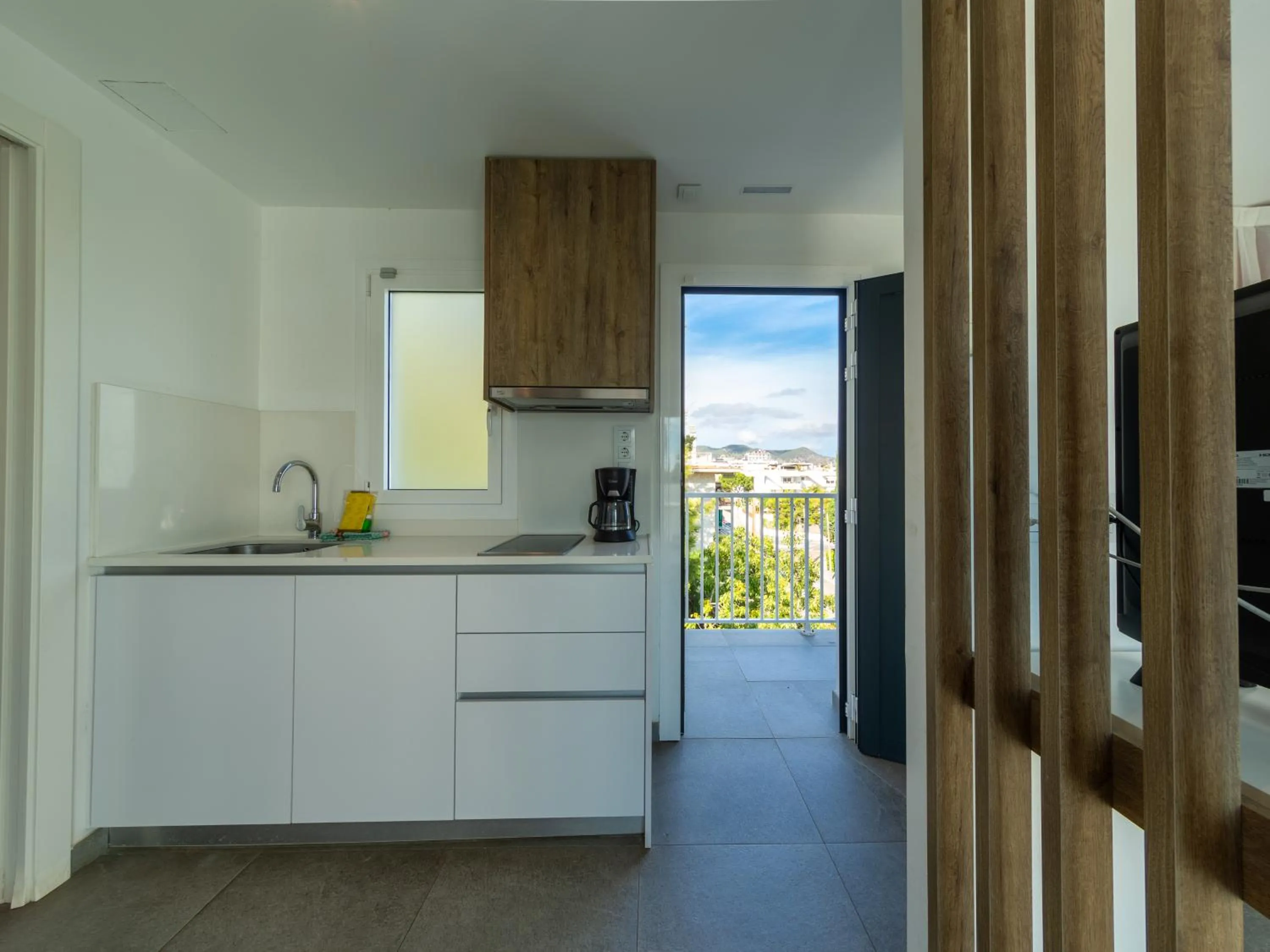 Kitchen or kitchenette in Apartamentos Sunway Apollo