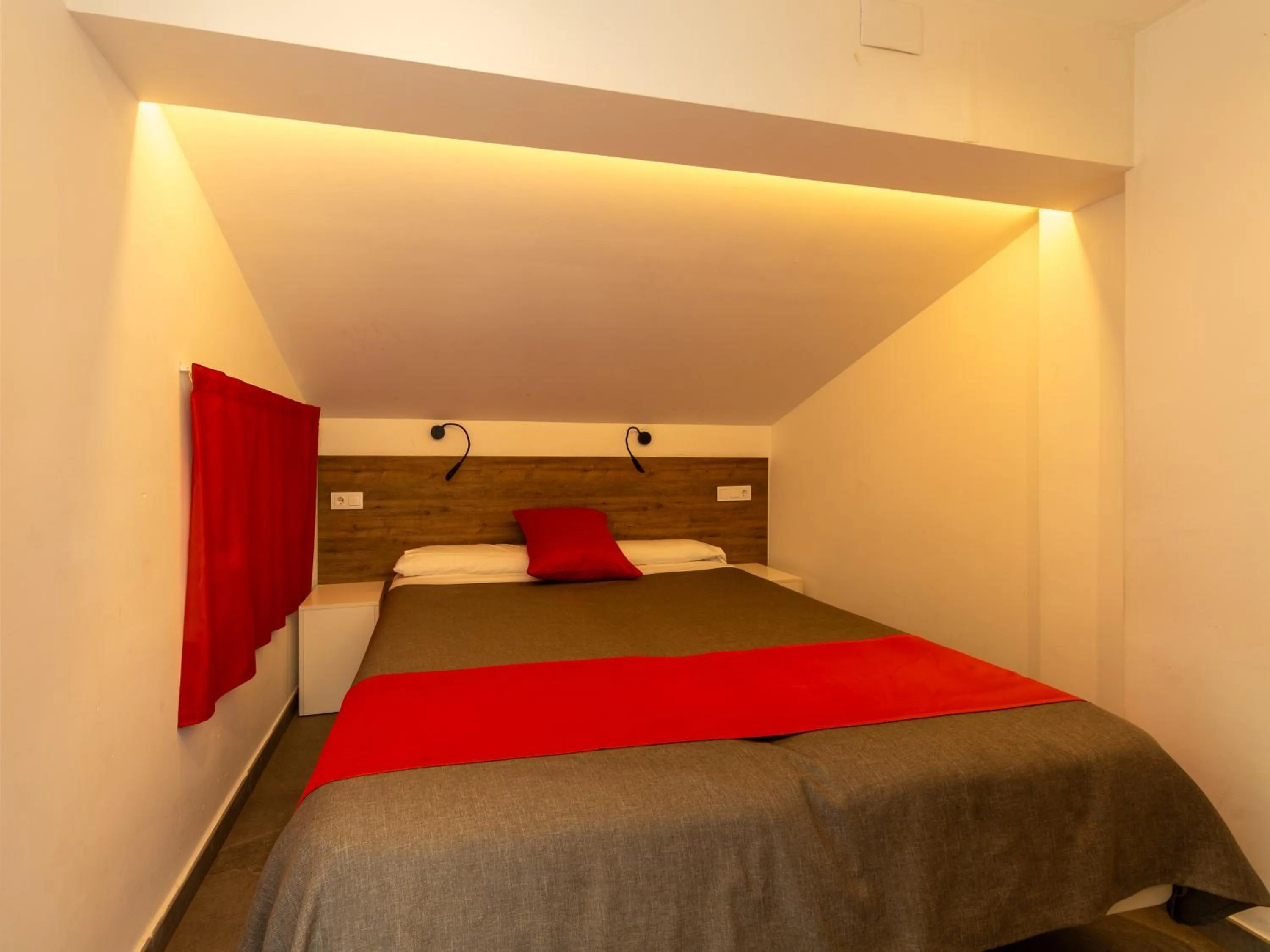 Bedroom, Bed in Apartamentos Sunway Apollo