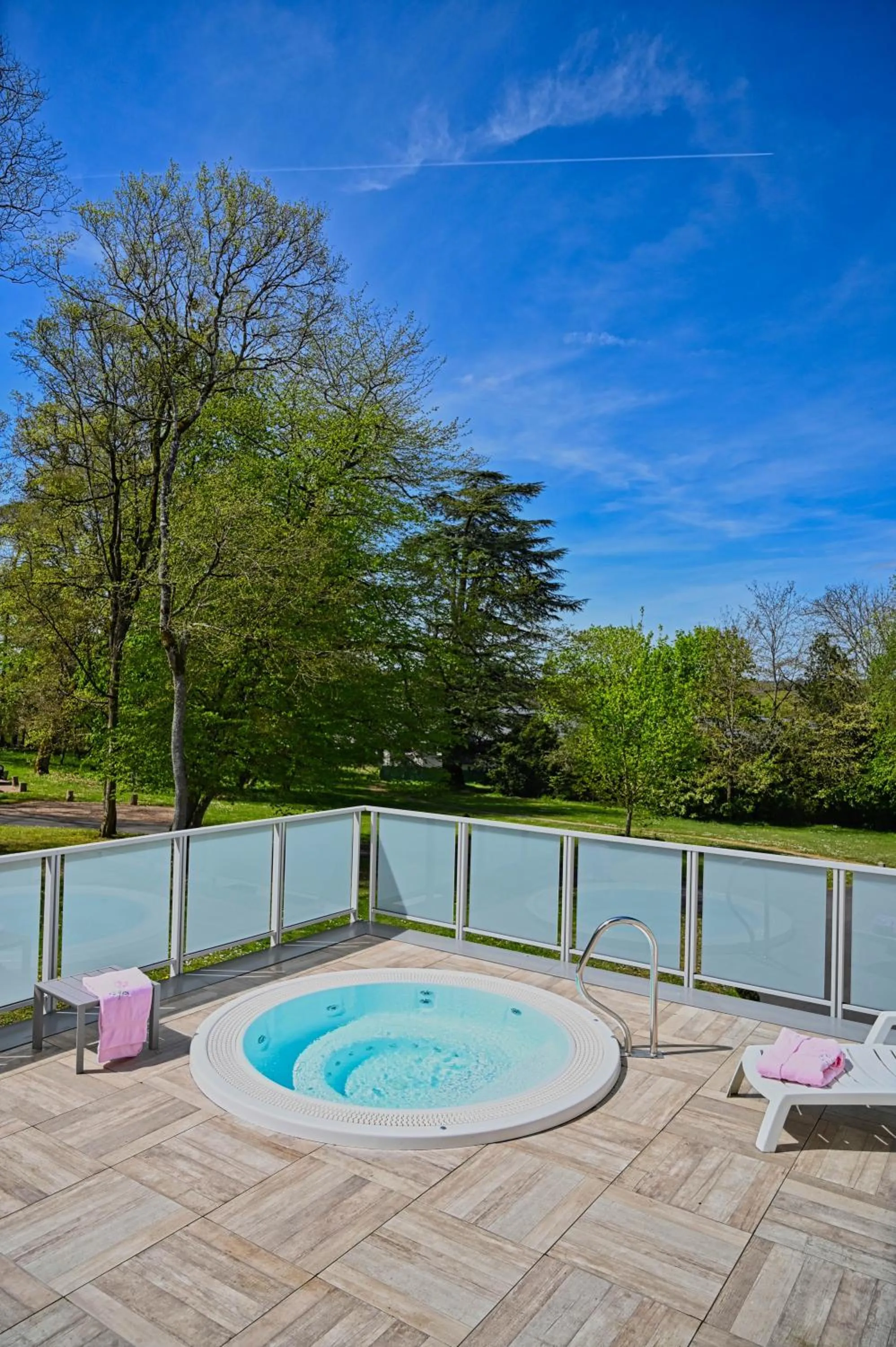 Hot Tub in Chateau de la Rozelle