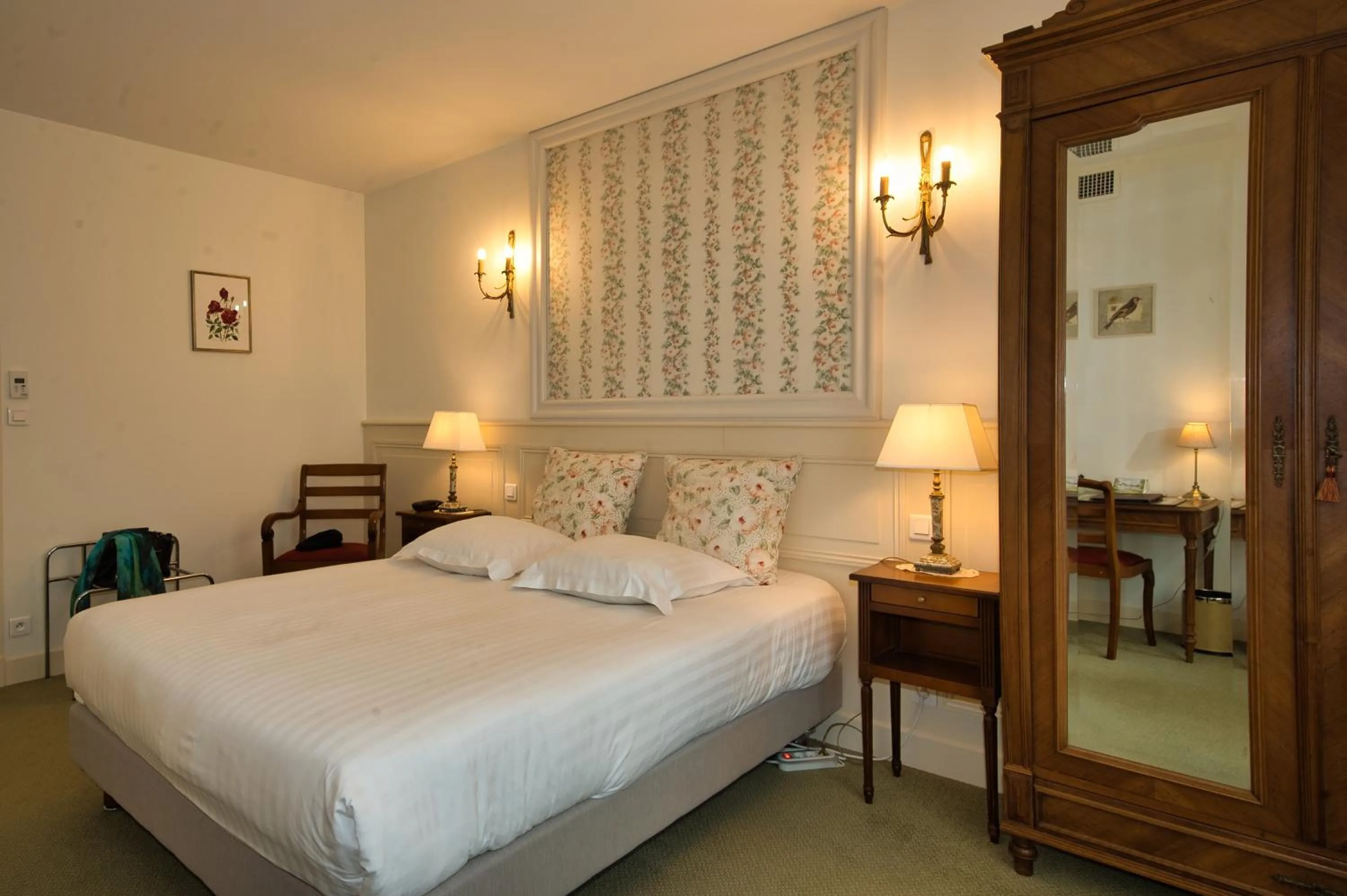 Bedroom, Bed in Chateau de la Rozelle