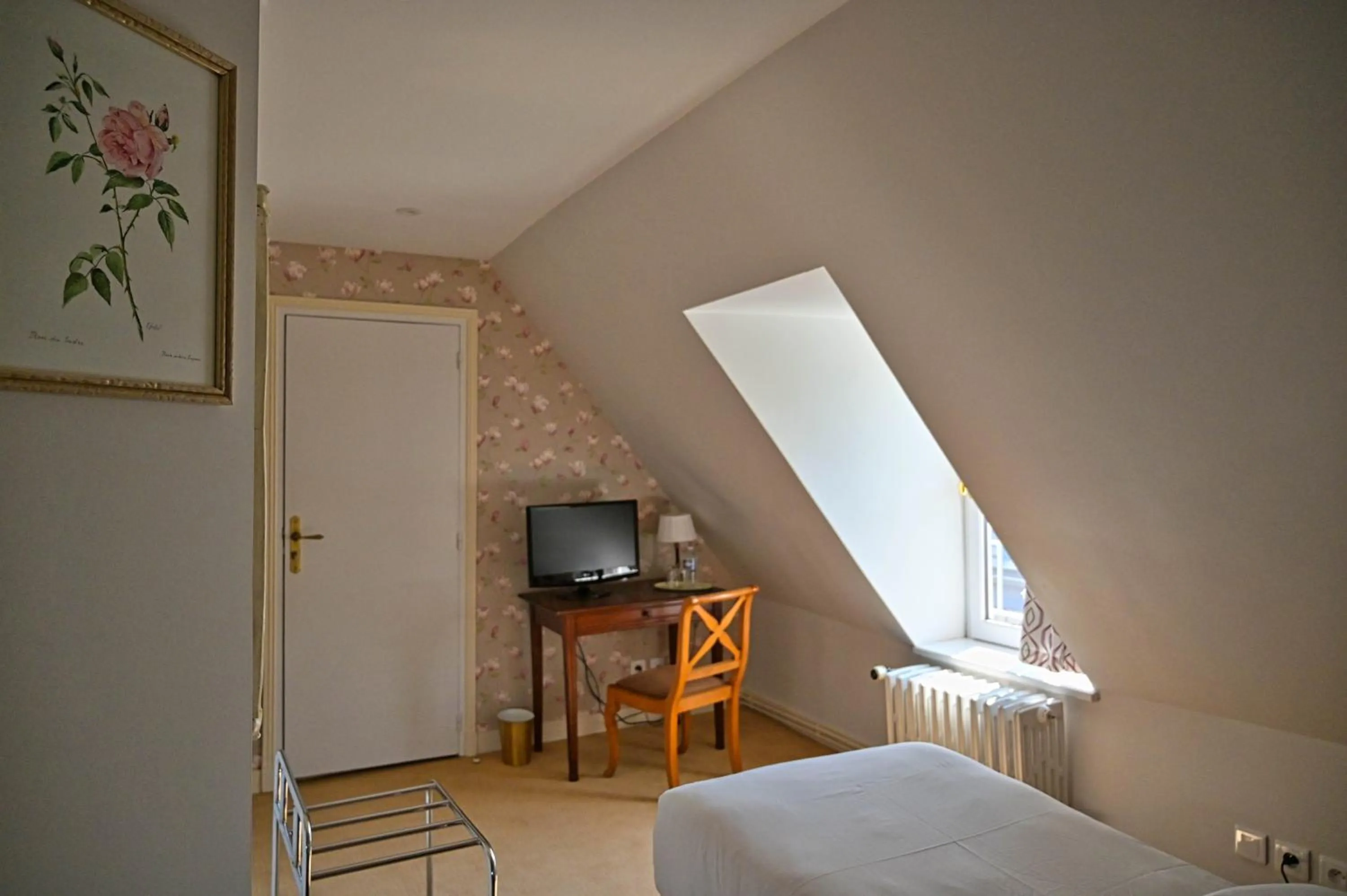 Photo of the whole room, Bed in Chateau de la Rozelle