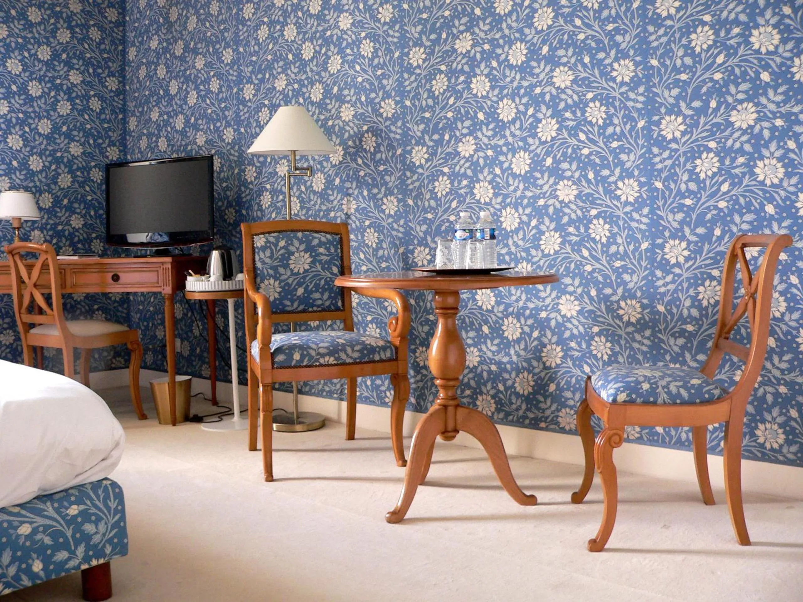 TV and multimedia, Bed in Chateau de la Rozelle