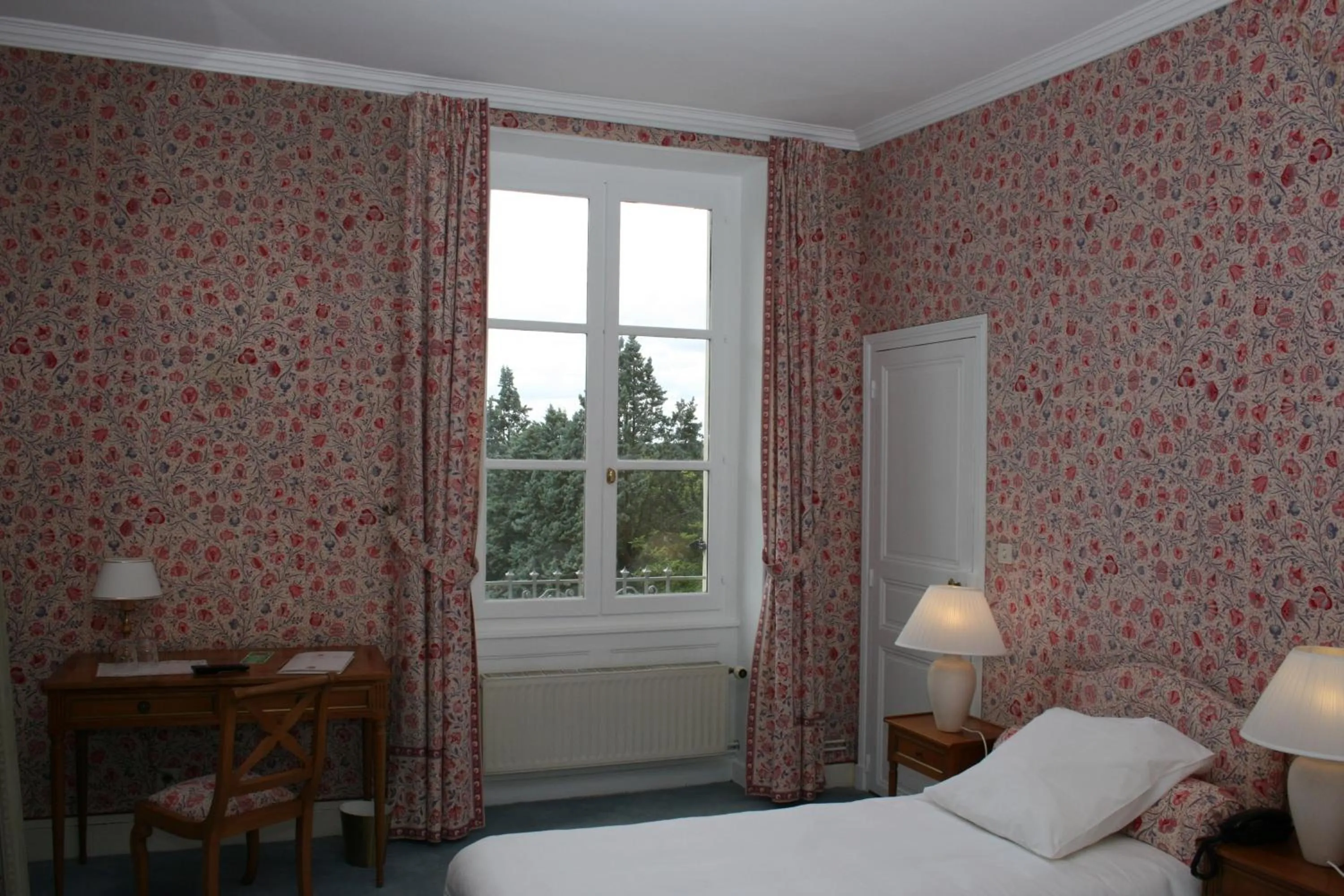 Photo of the whole room, Bed in Chateau de la Rozelle