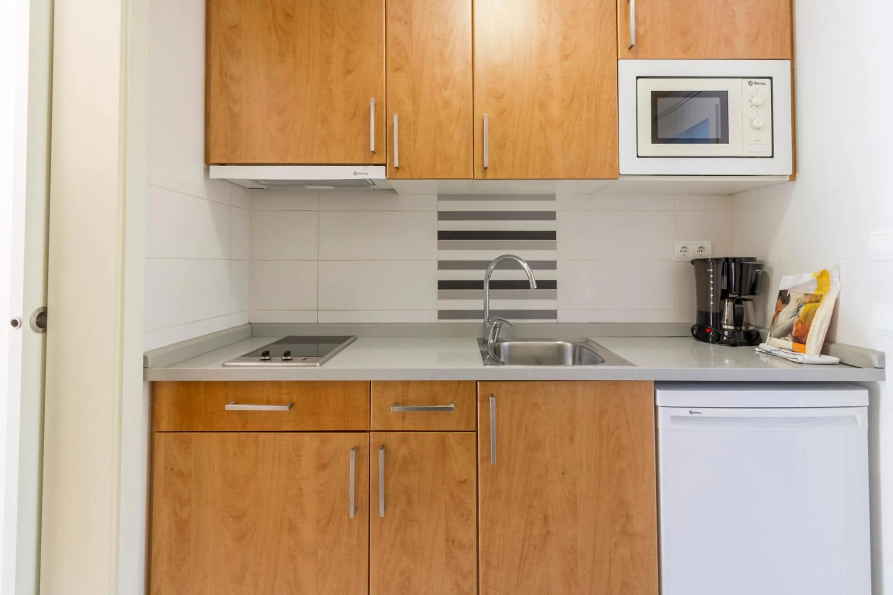 Kitchen or kitchenette in Apartamentos Sunway San Jorge