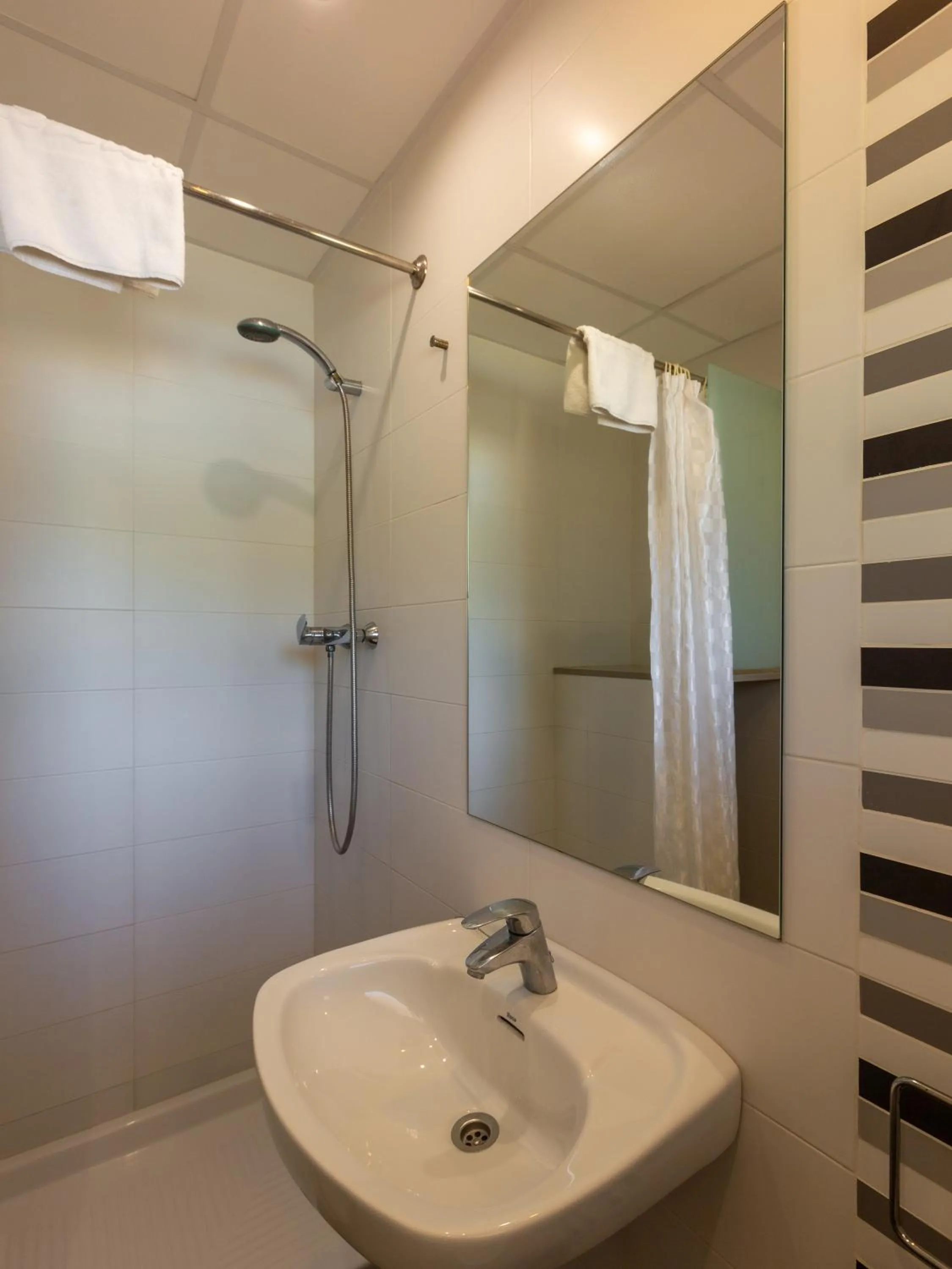 Bathroom in Apartamentos Sunway San Jorge