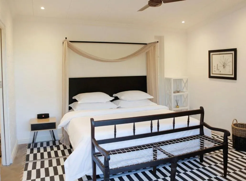 Bed in Liedjiesbos Urban Olive Farm