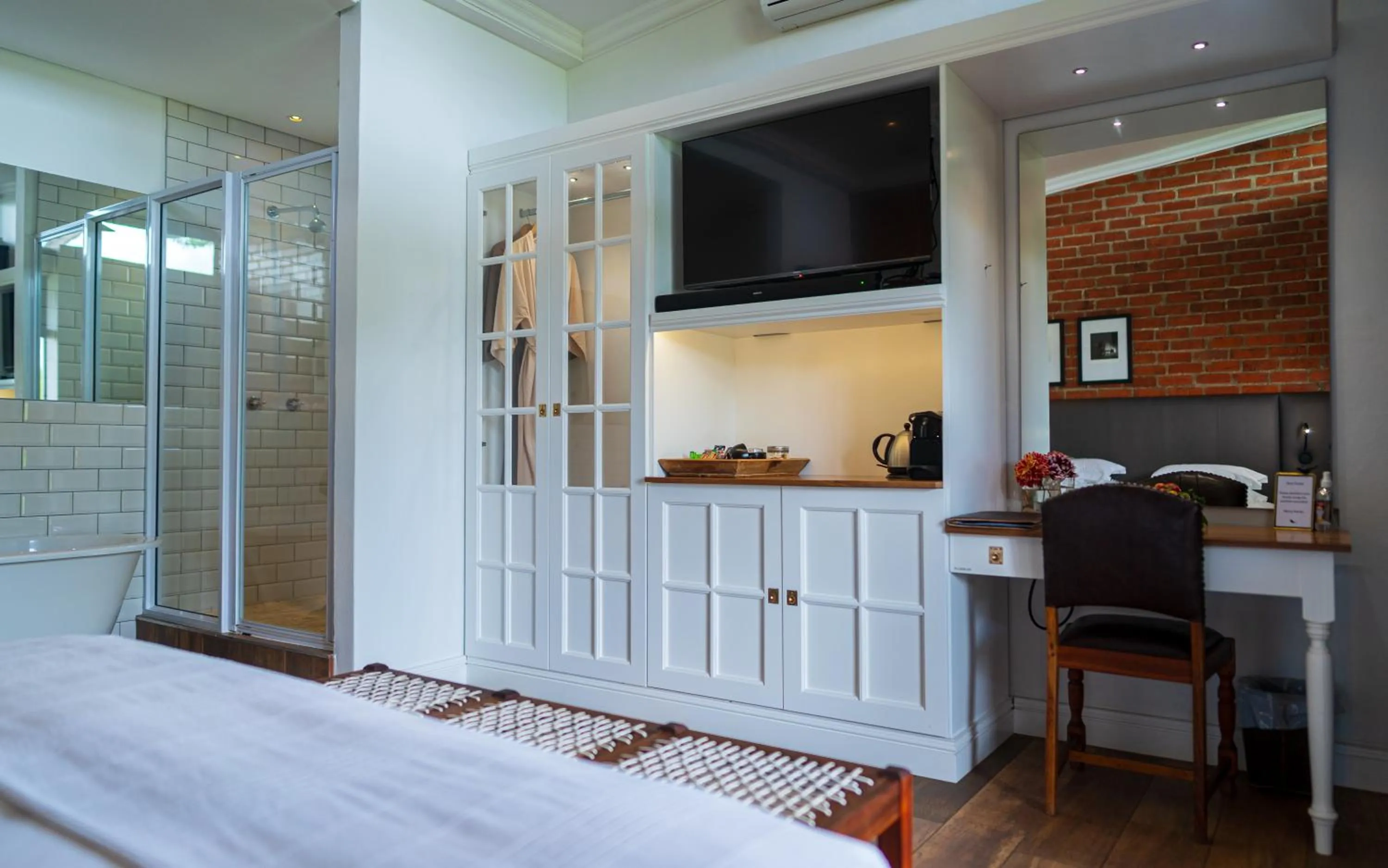 TV and multimedia, Bed in Liedjiesbos Urban Olive Farm