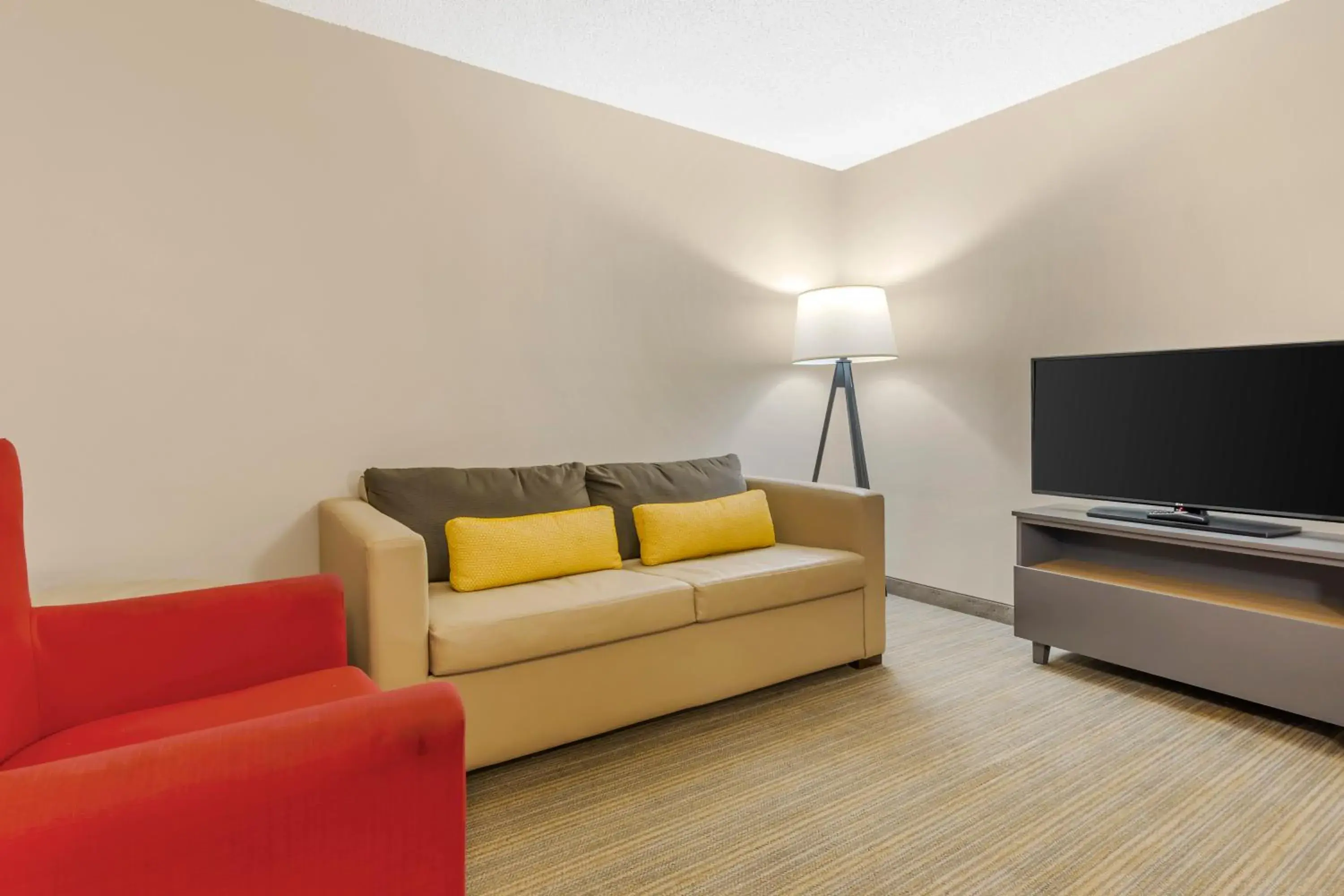 One-Bedroom Suite with Two Queen Beds - Non-Smoking in Country Inn & Suites by Radisson, Newport News South, VA One-Bedroom Suite with Two Queen Beds - Non-Smoking in Country Inn & Suites by Radisson, Newport News South, VA