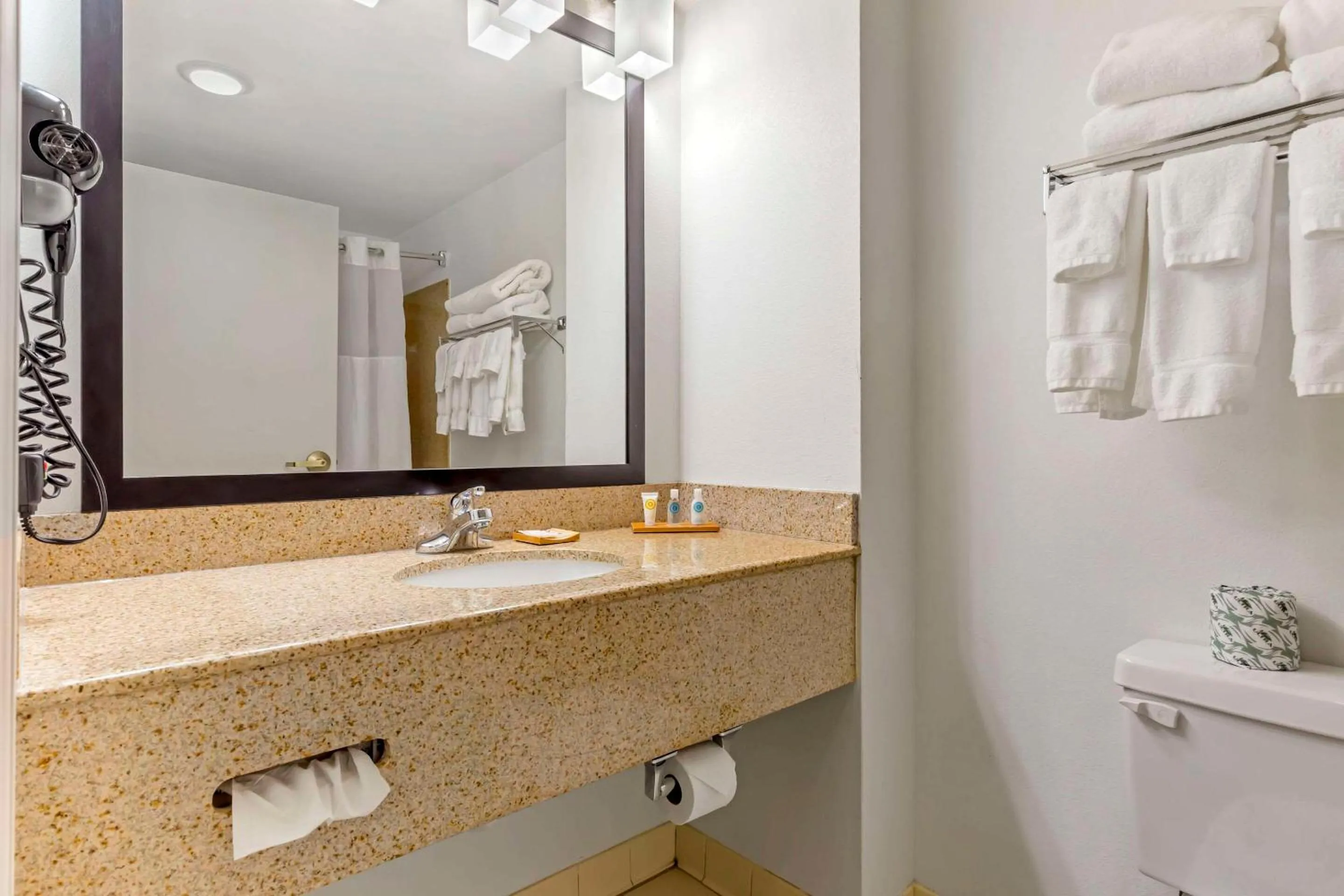 Bathroom in Country Inn & Suites by Radisson, Newport News South, VA