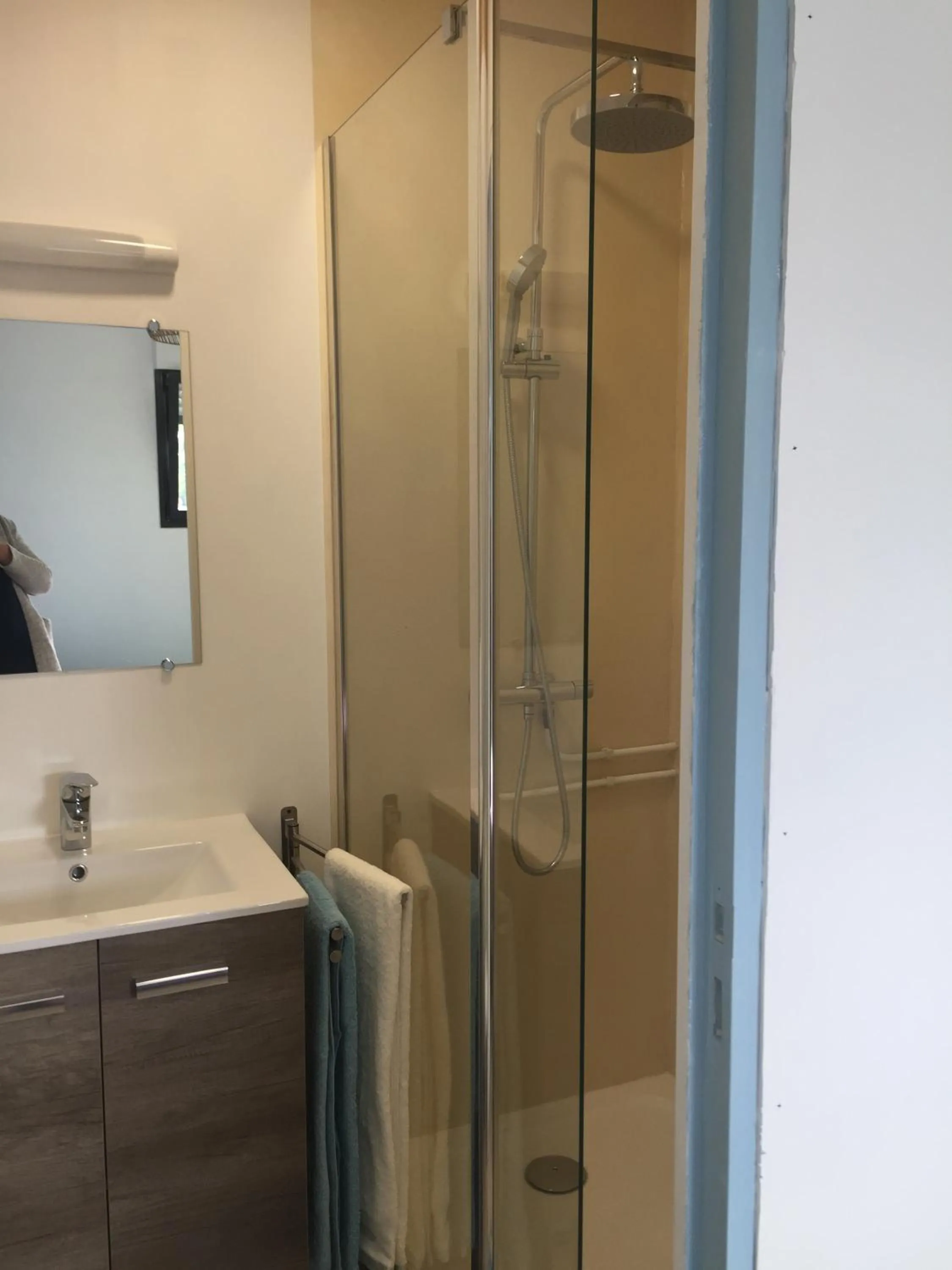 Shower in La Petite Charnasserie