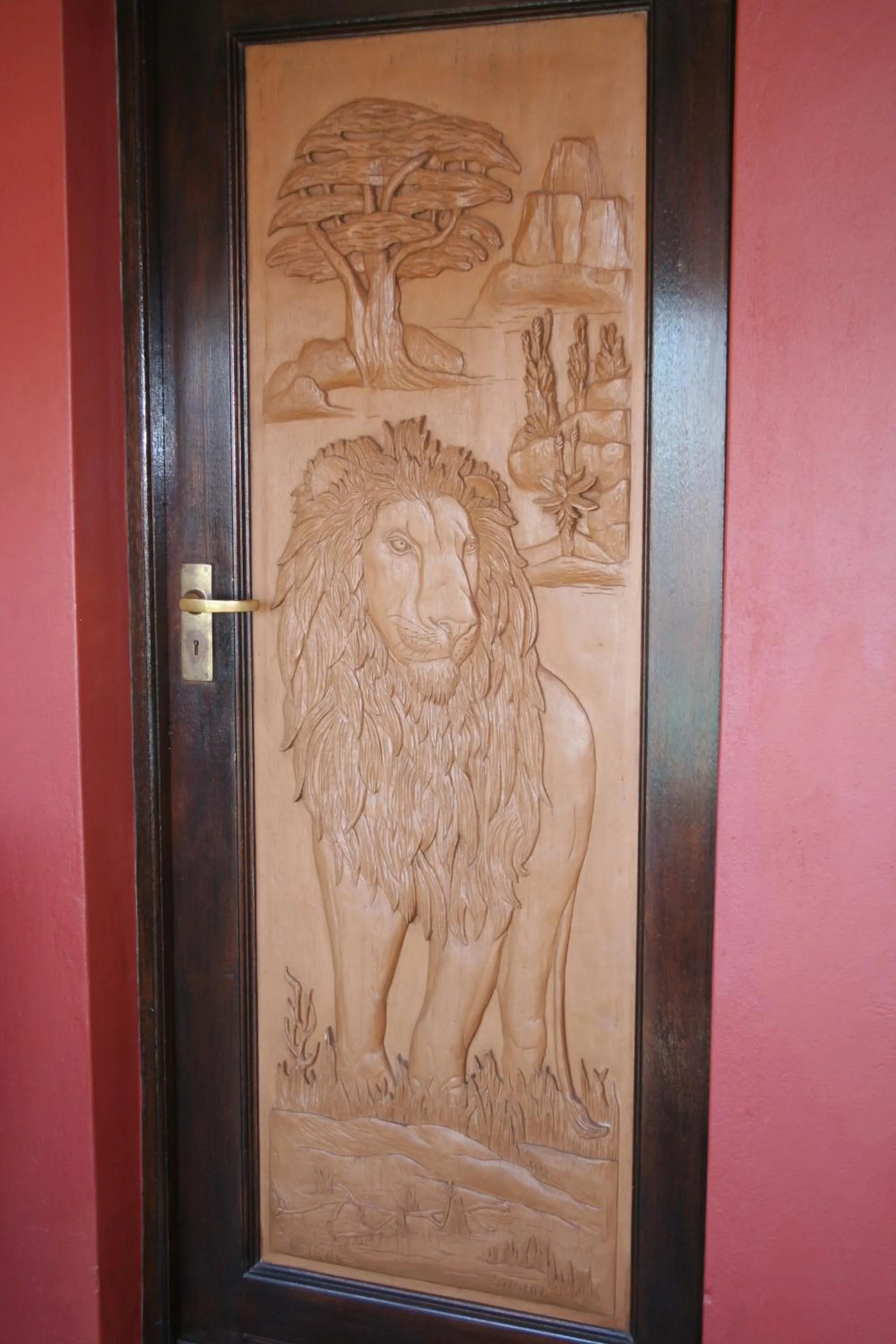 Decorative detail in Dungbeetle River Lodge