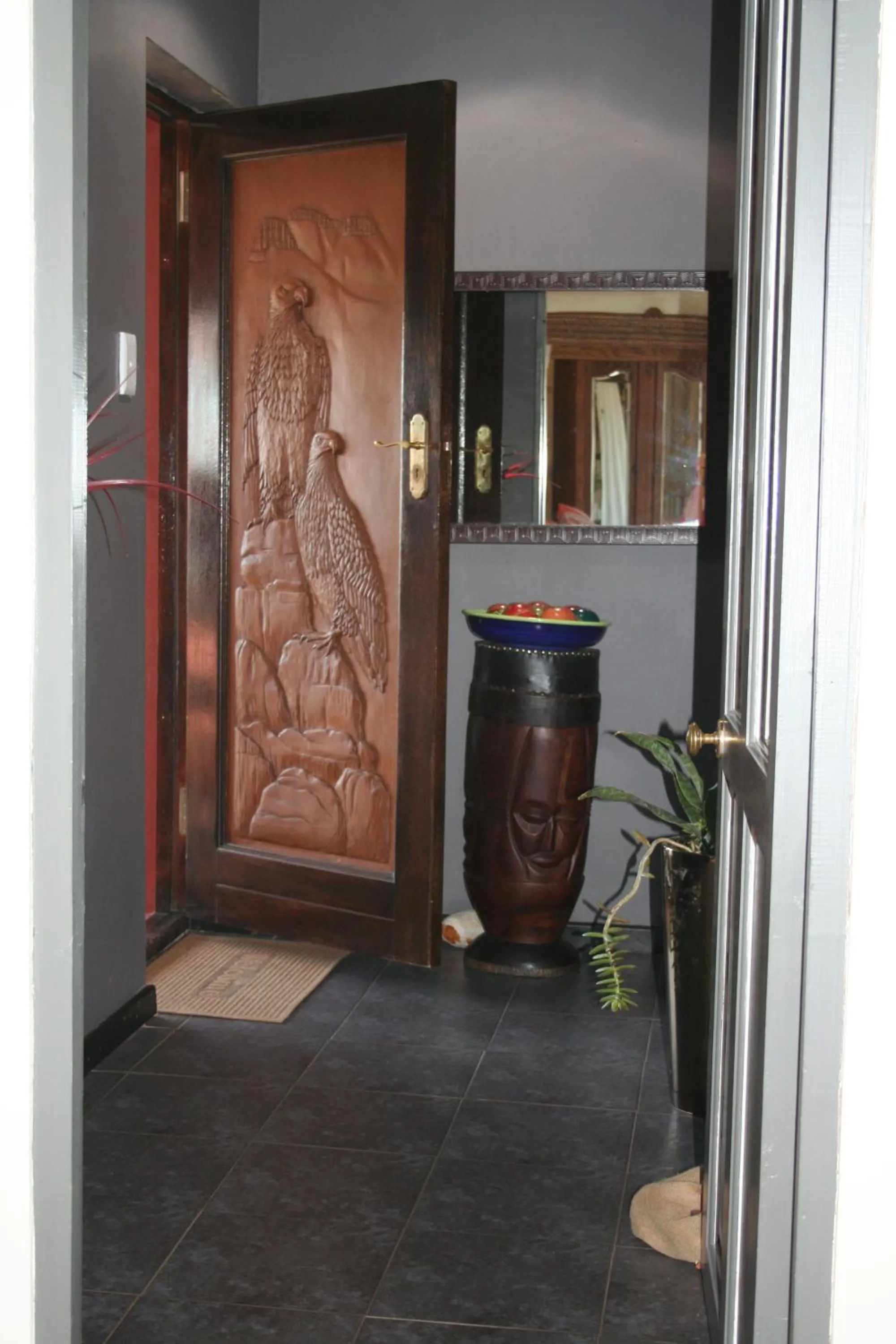 Decorative detail in Dungbeetle River Lodge