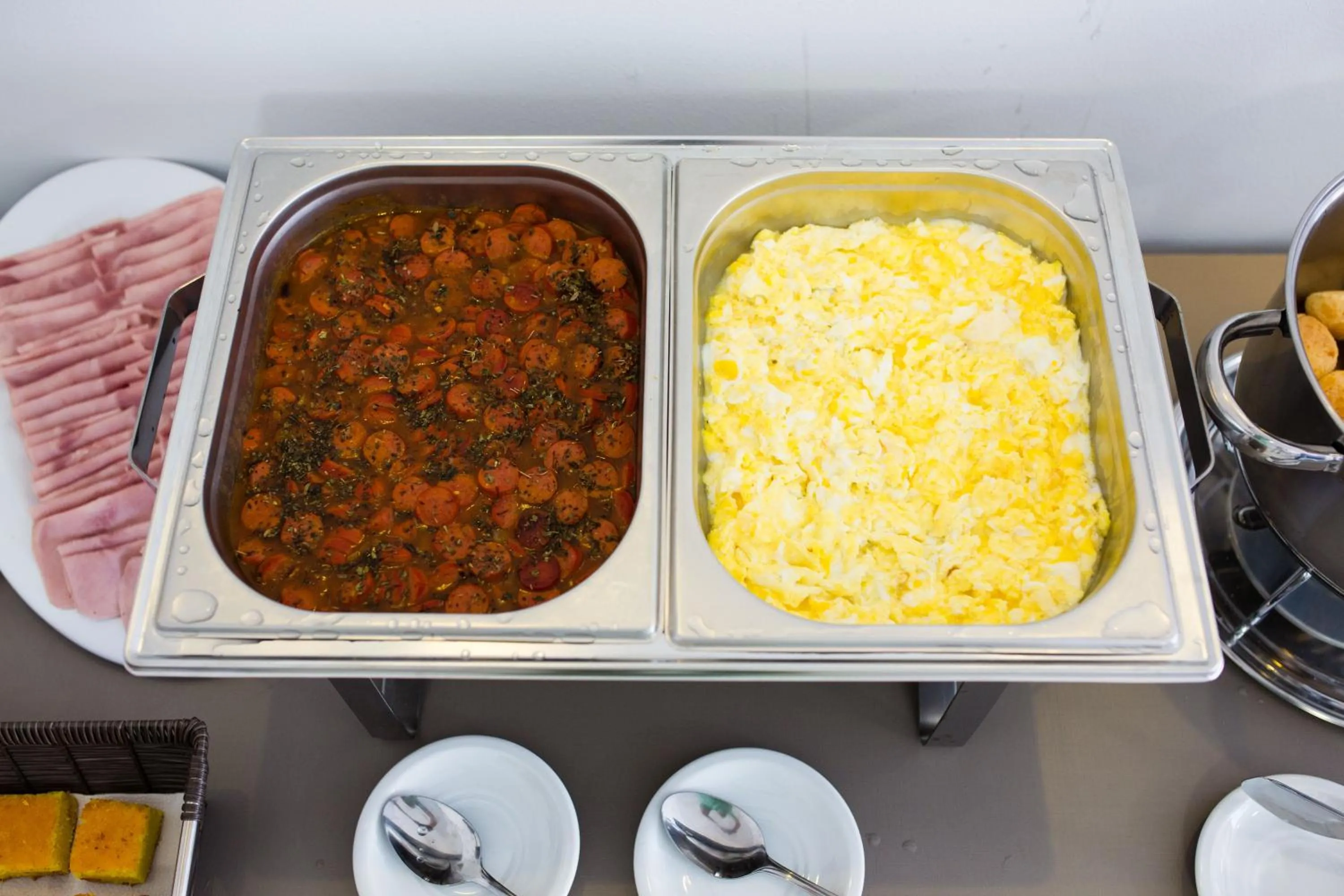 Buffet breakfast in Serra Madre Hotel