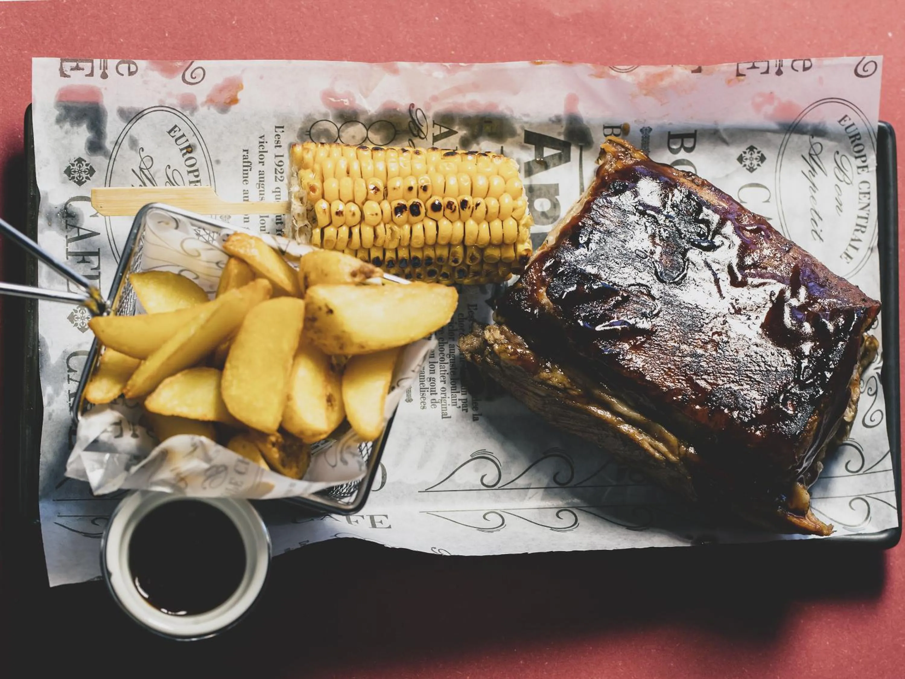 Restaurant/places to eat in Euphoria Club Hotel