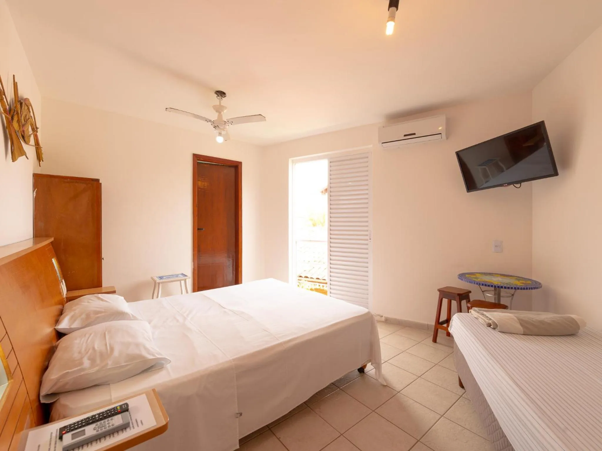 Photo of the whole room, Bed in Pousada Pé Na Areia