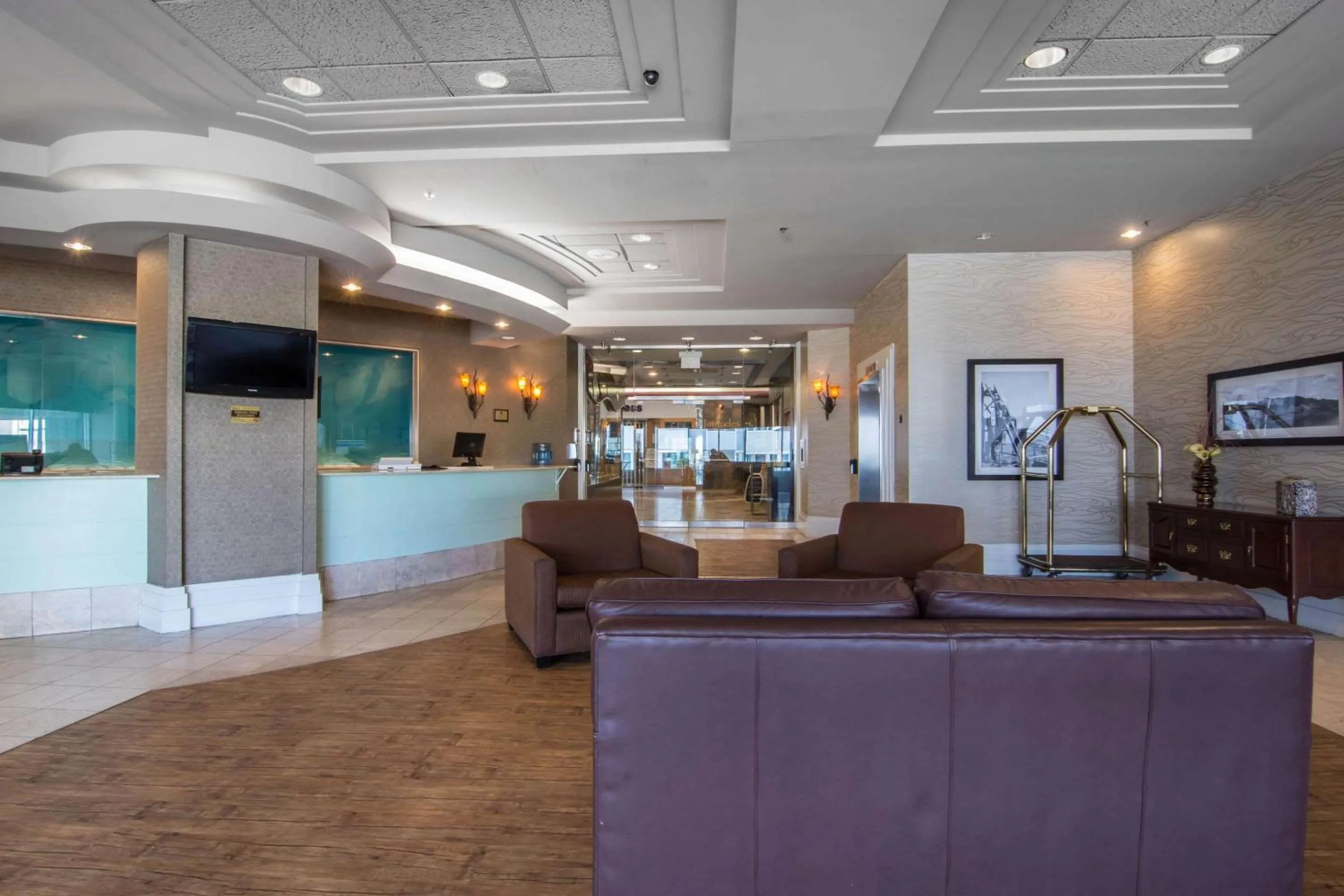 Lobby or reception in Quality Inn & Suites Yellowknife