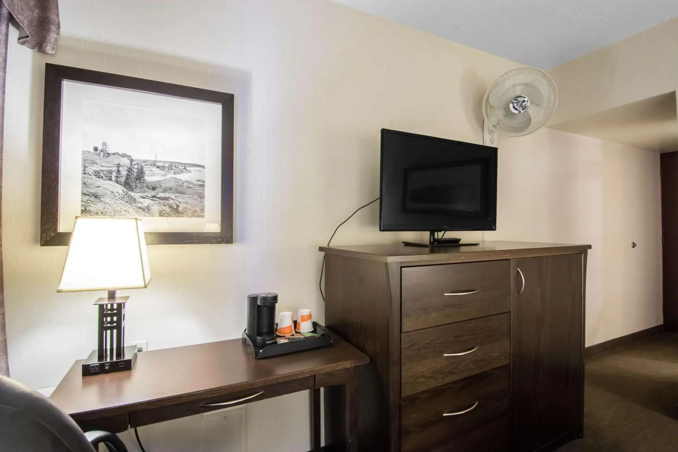 Double Room with Two Double Beds - Non-Smoking in Quality Inn & Suites Yellowknife Double Room with Two Double Beds - Non-Smoking in Quality Inn & Suites Yellowknife