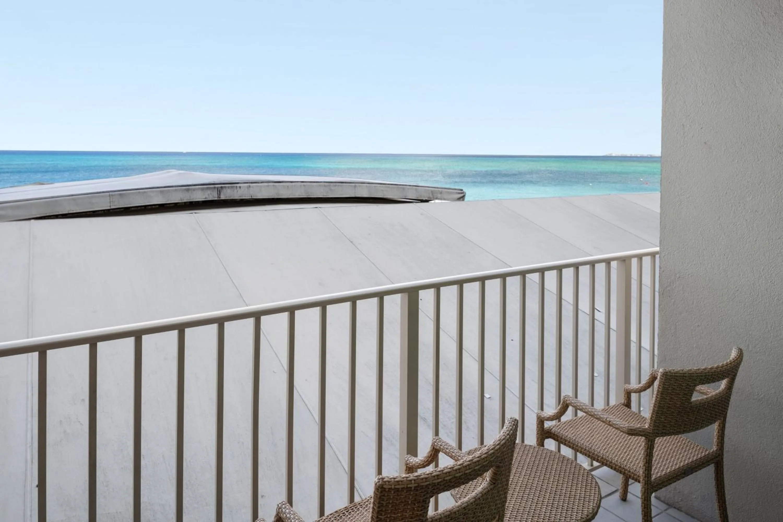 Photo of the whole room in Grand Cayman Marriott Resort