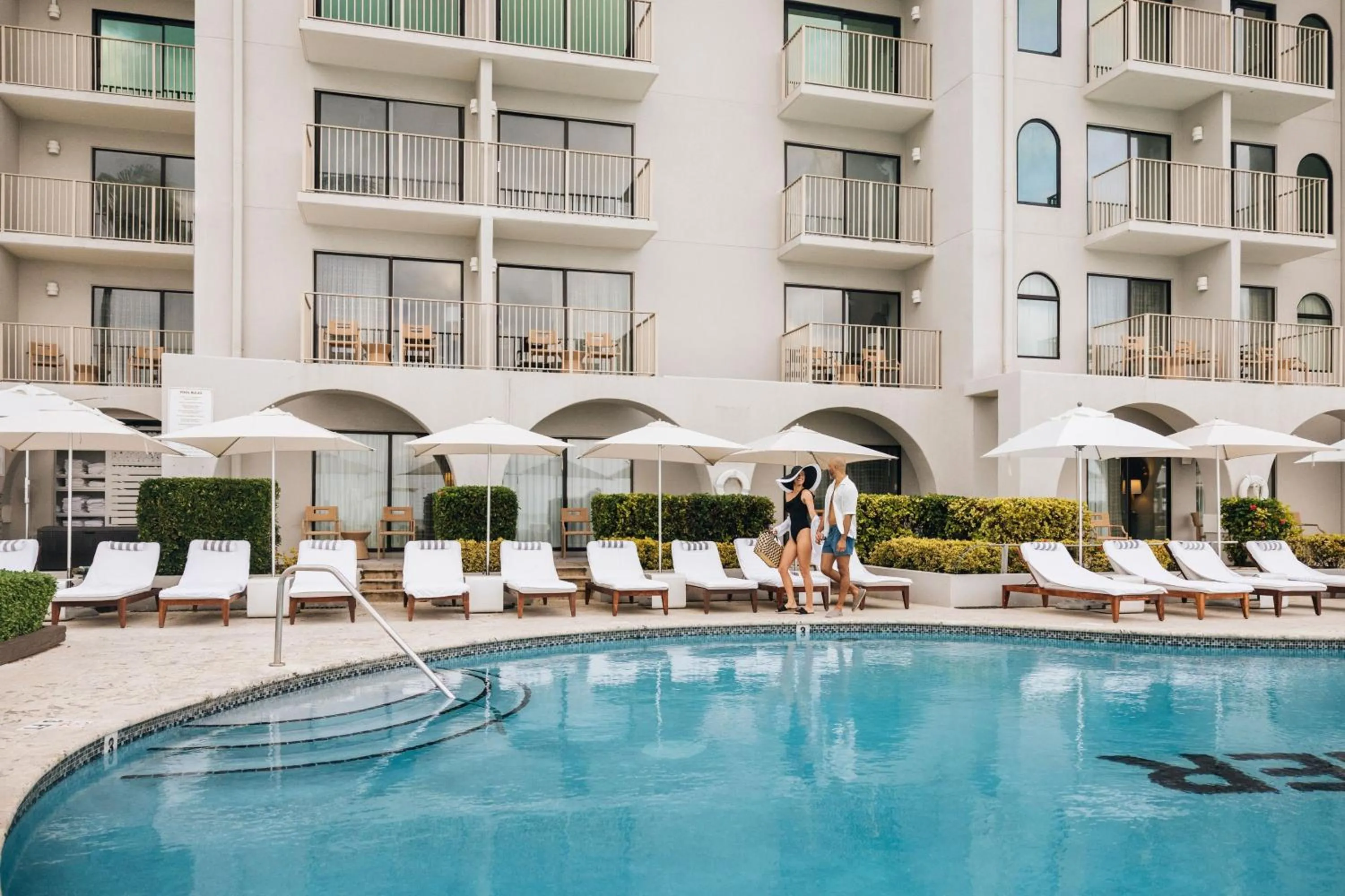 Swimming pool in Grand Cayman Marriott Resort