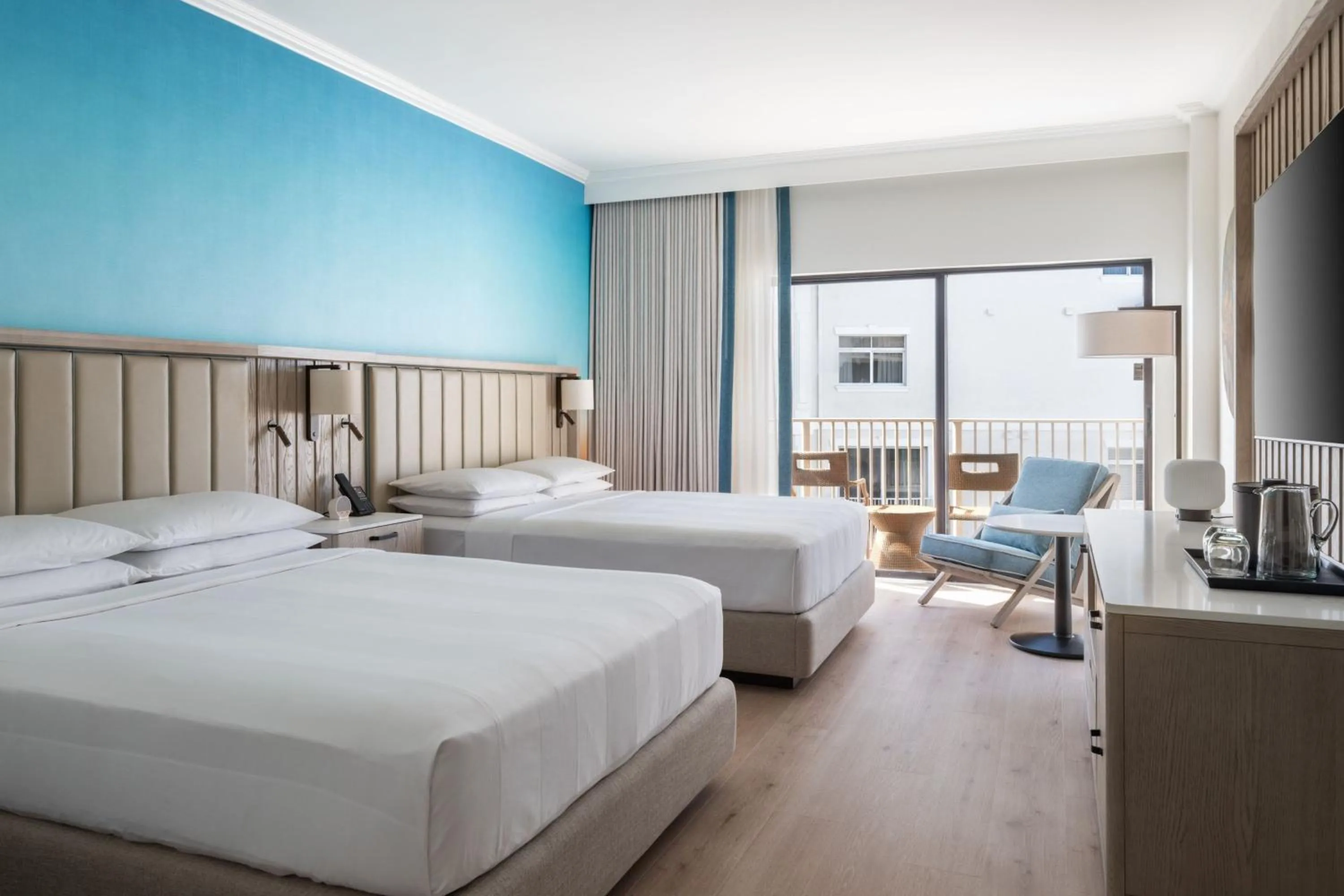 Photo of the whole room, Bed in Grand Cayman Marriott Resort