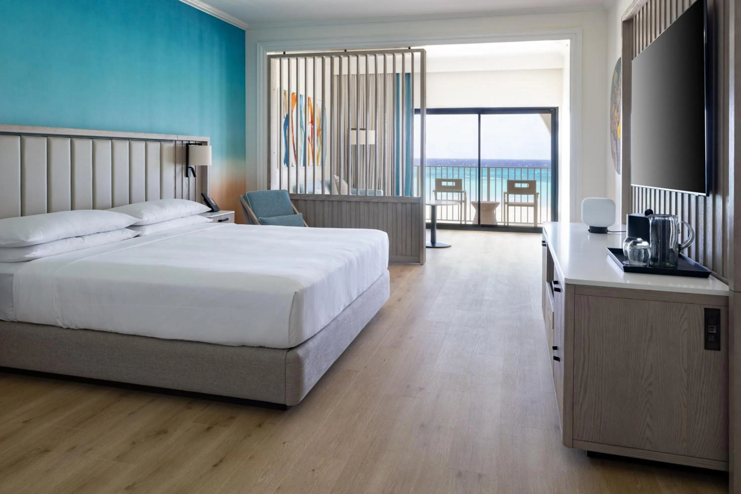 Photo of the whole room, Bed in Grand Cayman Marriott Resort