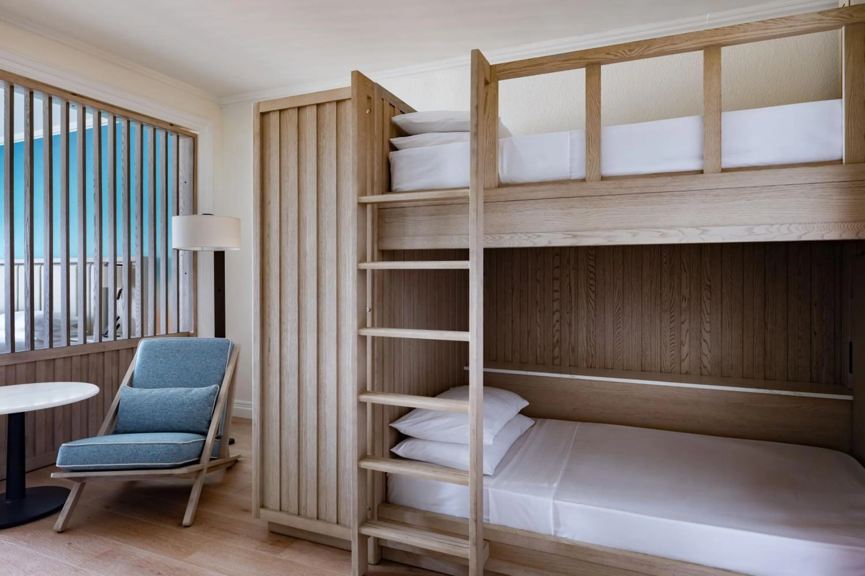 Photo of the whole room, Bed in Grand Cayman Marriott Resort