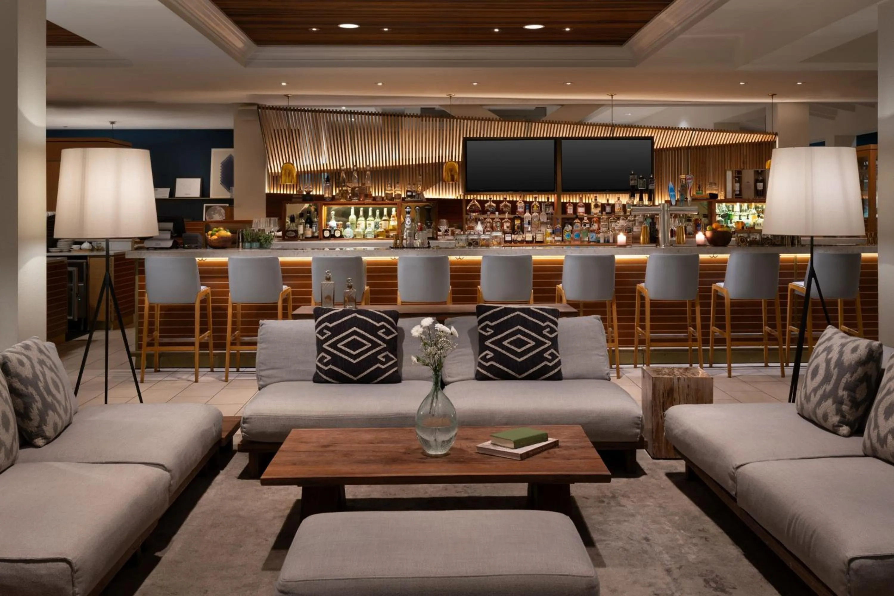 Lounge or bar in Grand Cayman Marriott Resort