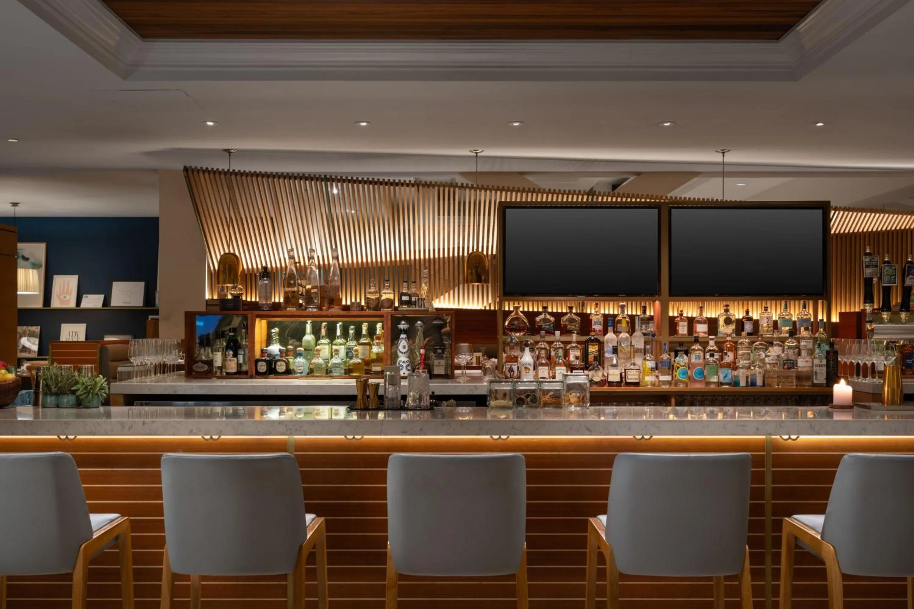 Lounge or bar in Grand Cayman Marriott Resort