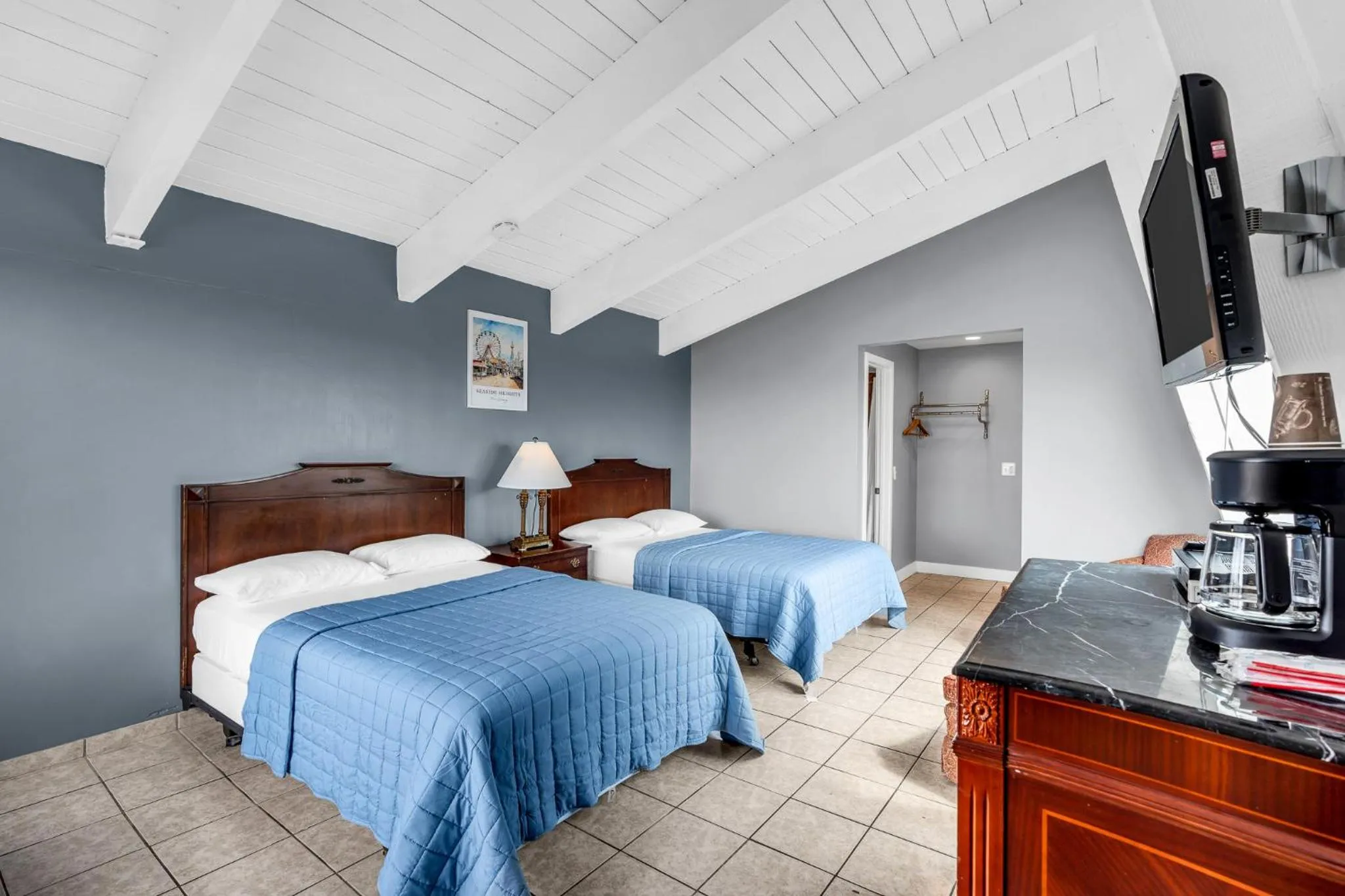 Bedroom, Bed in Aztec Ocean Resort