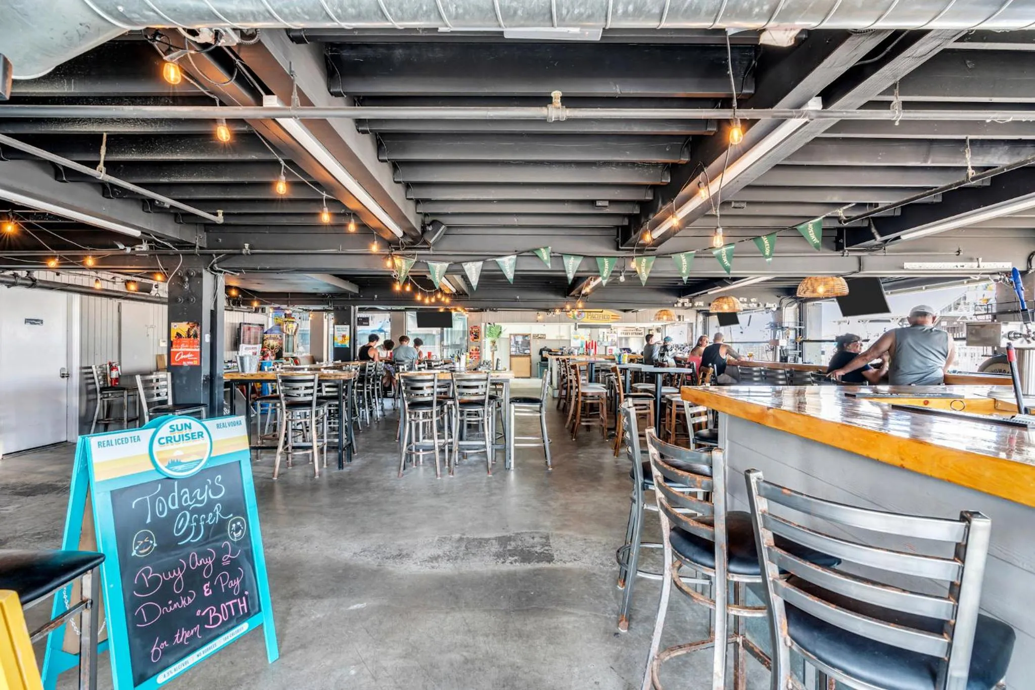 Restaurant/places to eat in Aztec Ocean Resort