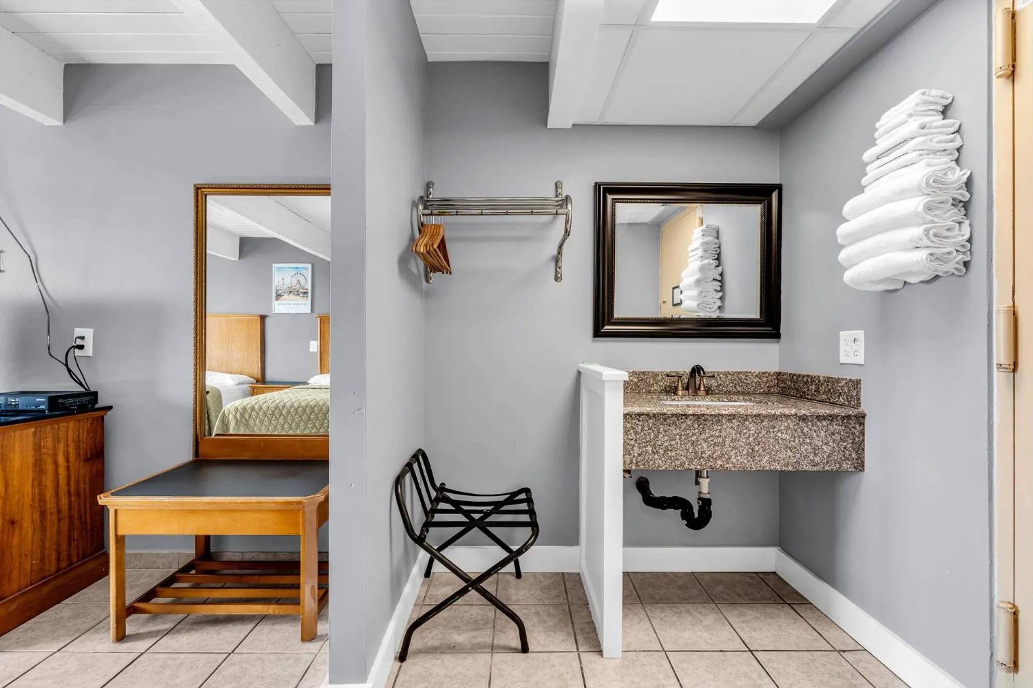 hair dresser in Aztec Ocean Resort