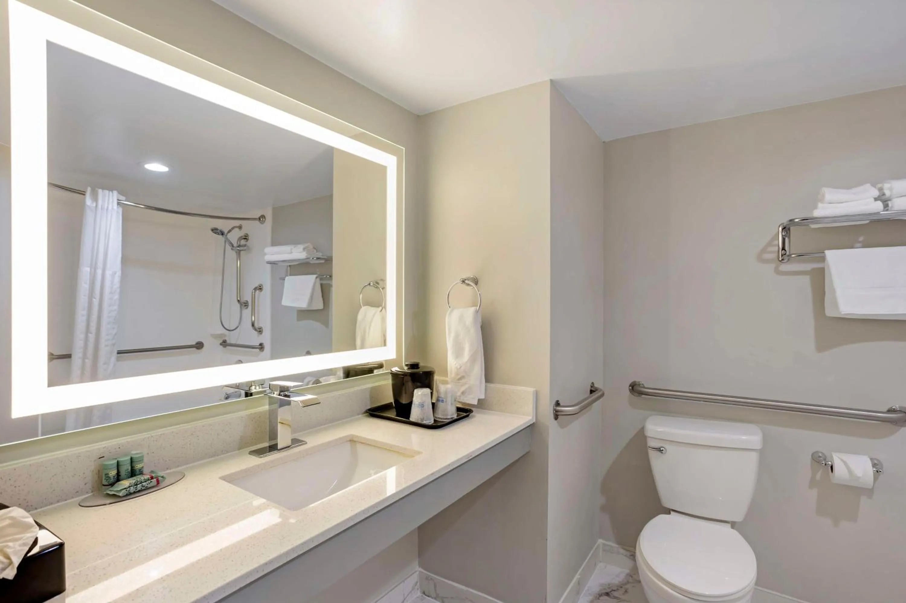 Bathroom in Best Western Rutgers University Hotel