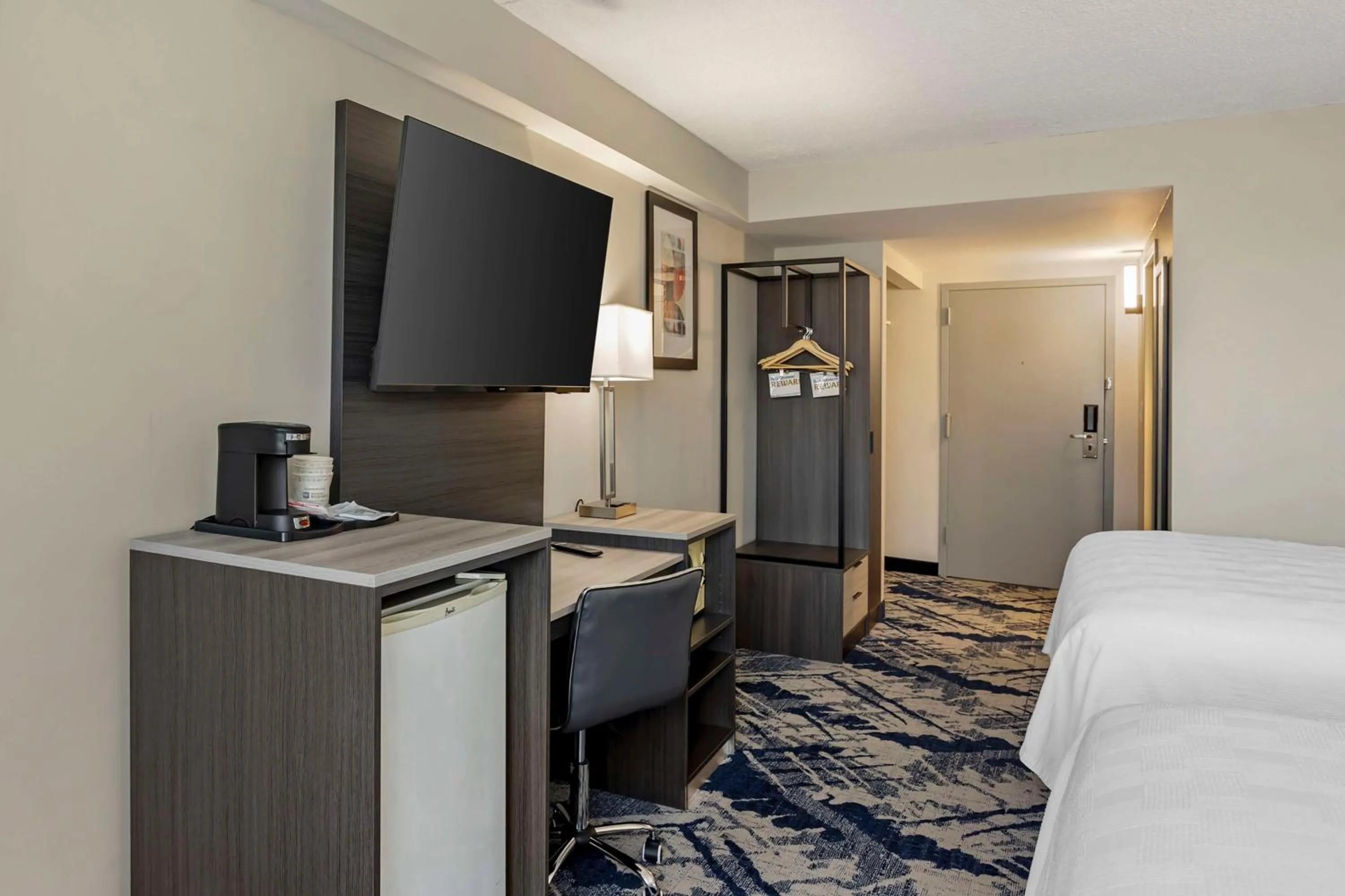 Bedroom, Bed in Best Western Rutgers University Hotel