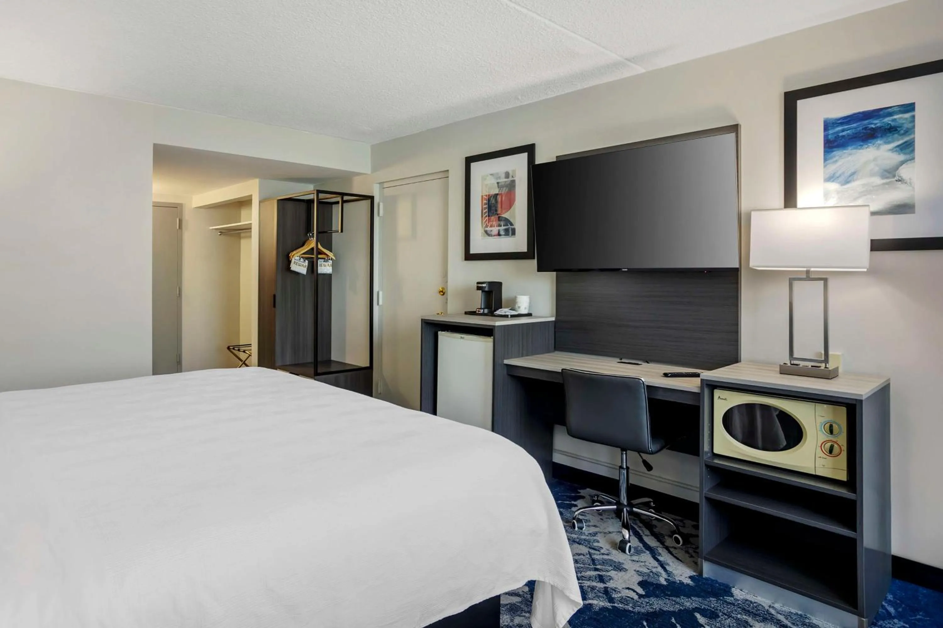 Bedroom, Bed in Best Western Rutgers University Hotel