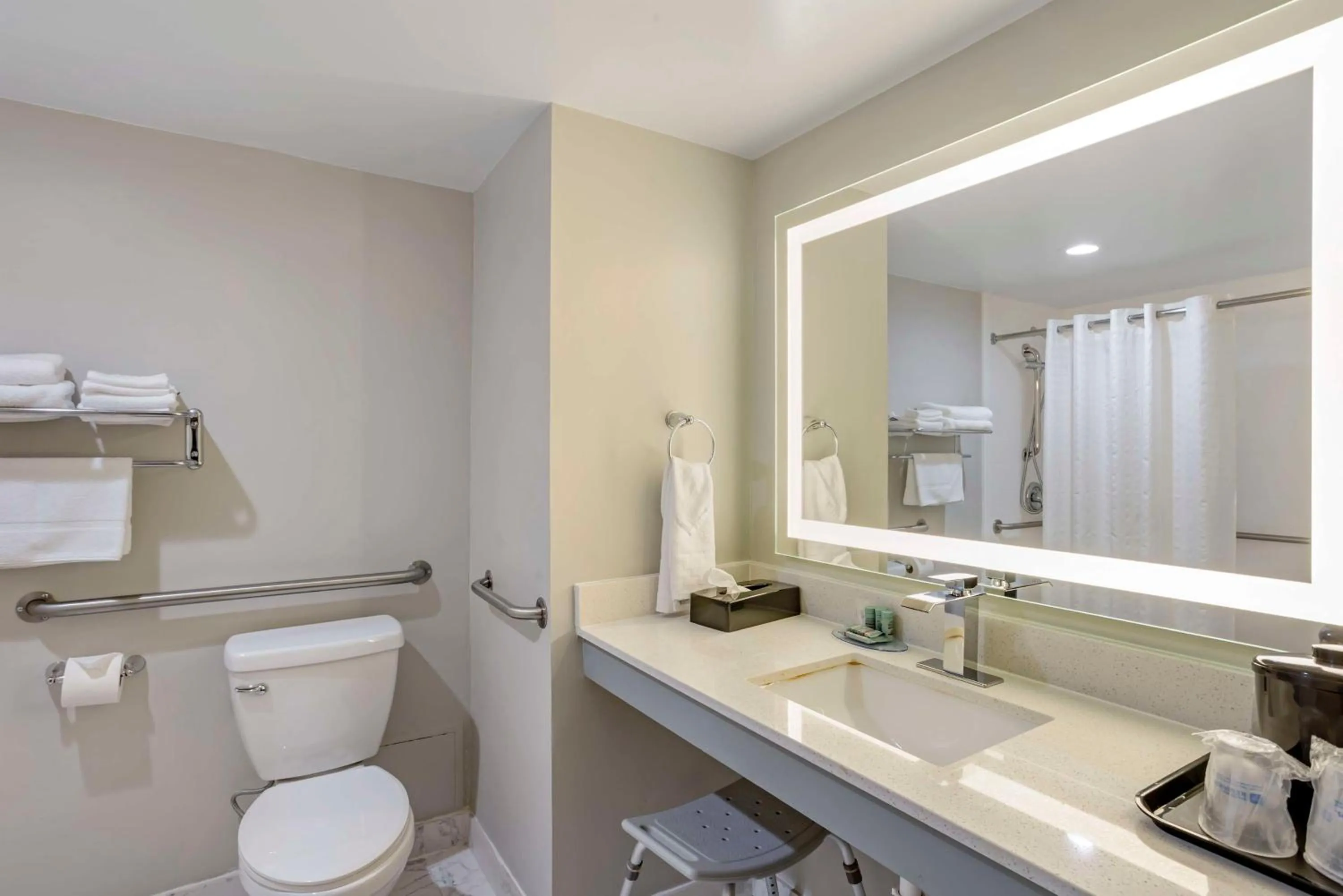 Bathroom in Best Western Rutgers University Hotel