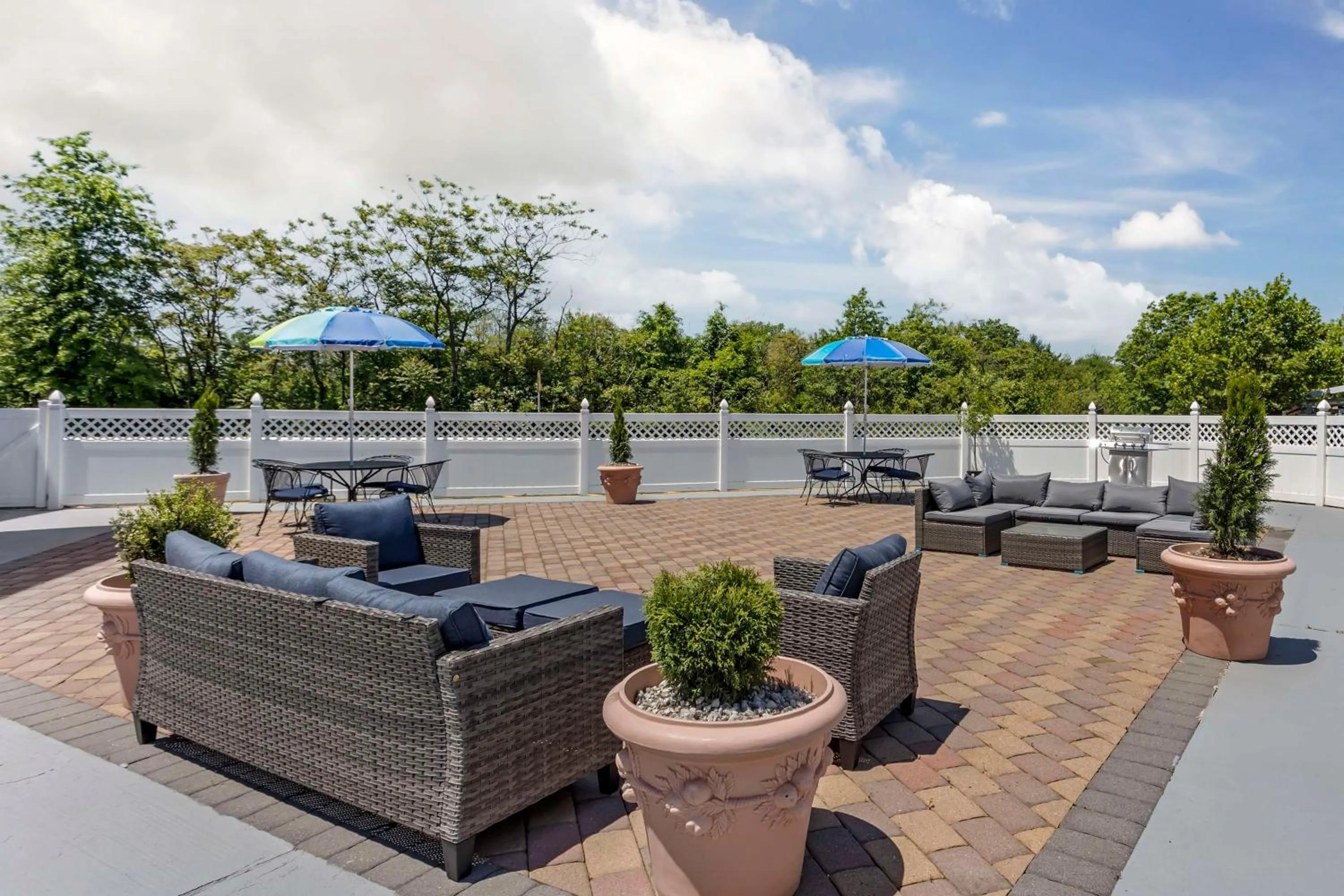 Property building in Best Western Rutgers University Hotel