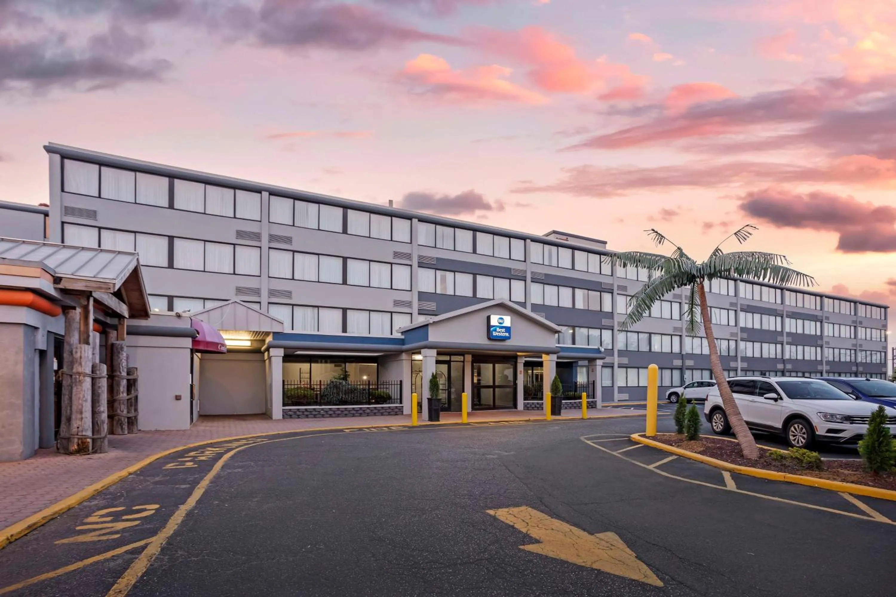 Property building in Best Western Rutgers University Hotel
