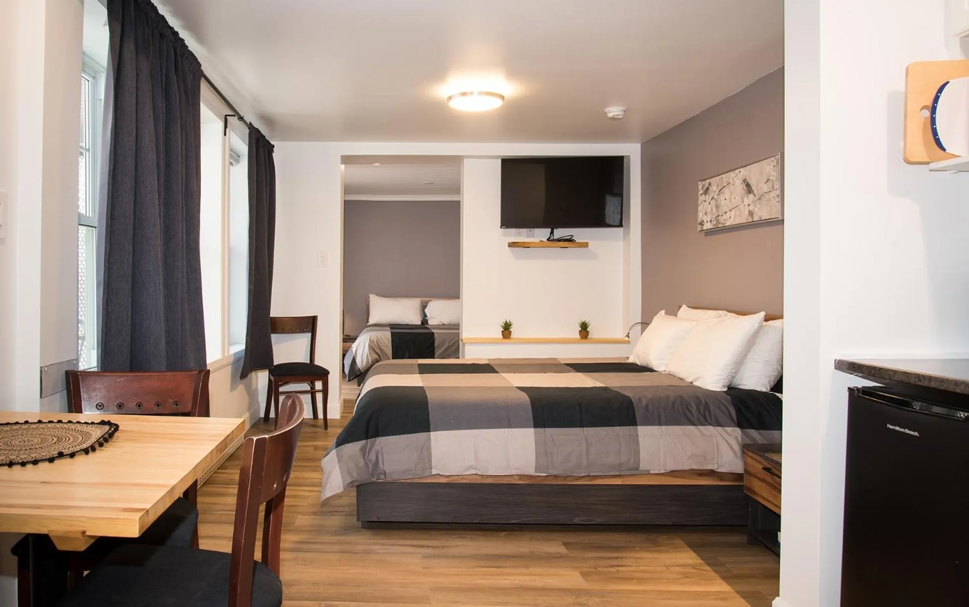 Photo of the whole room, Bed in La Galouine Auberge