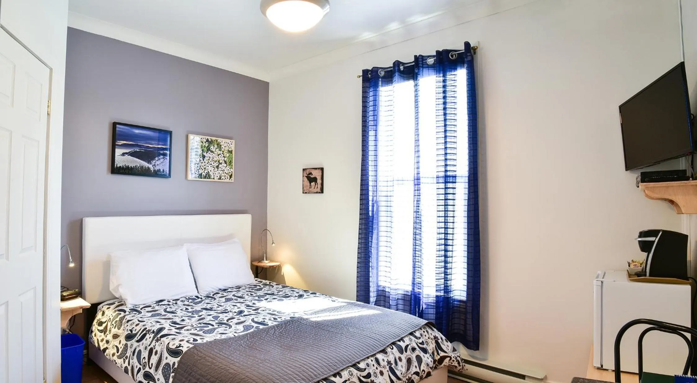 Bed in La Galouine Auberge