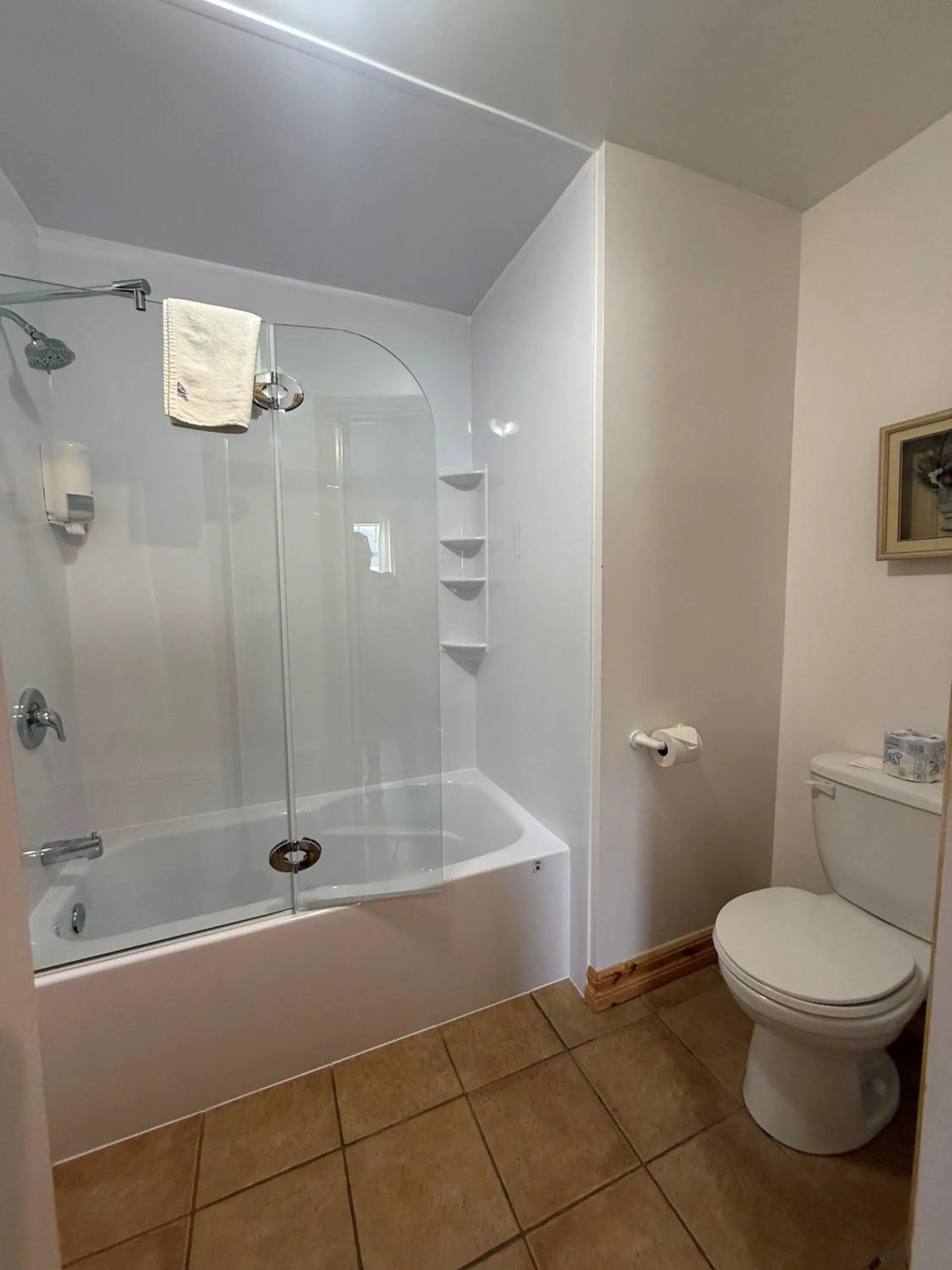 Bathroom in La Galouine Auberge