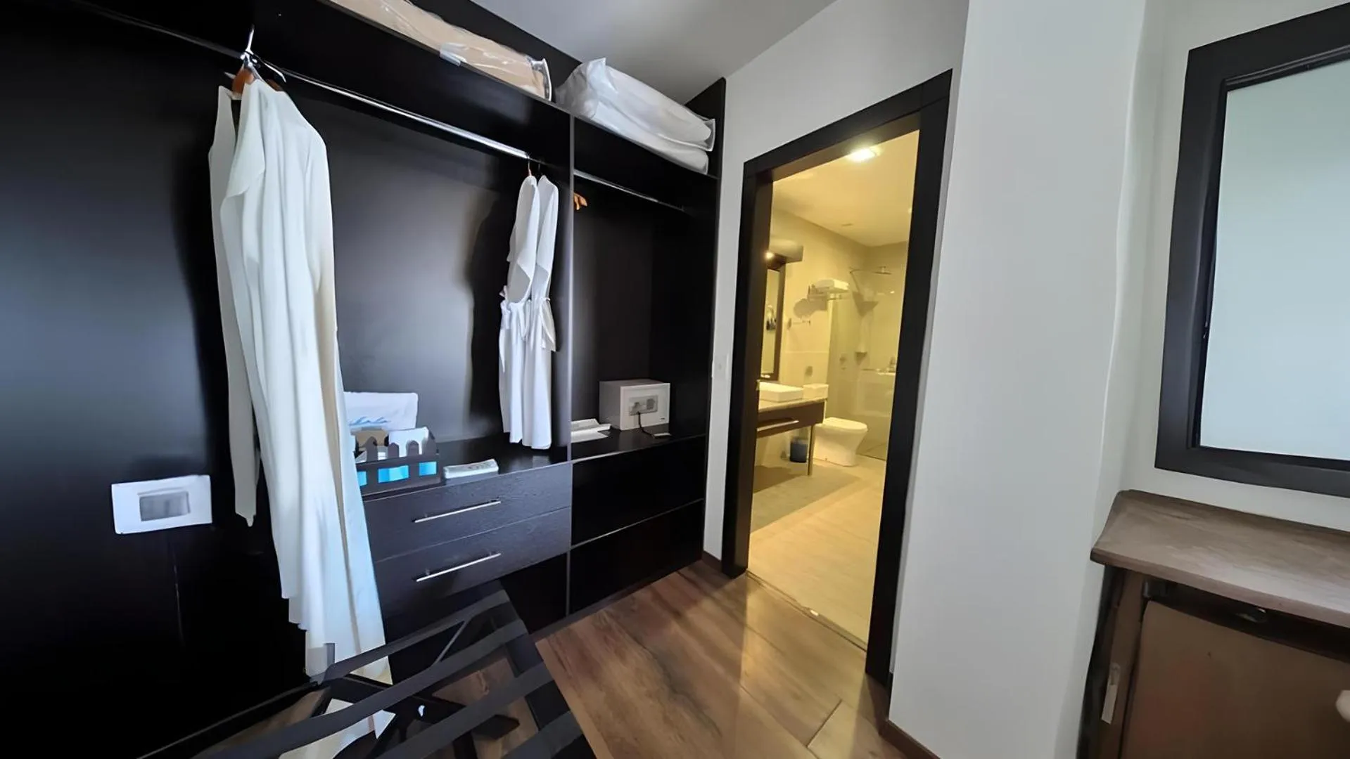 Bathroom, Bed in Ikala Galapagos Hotel