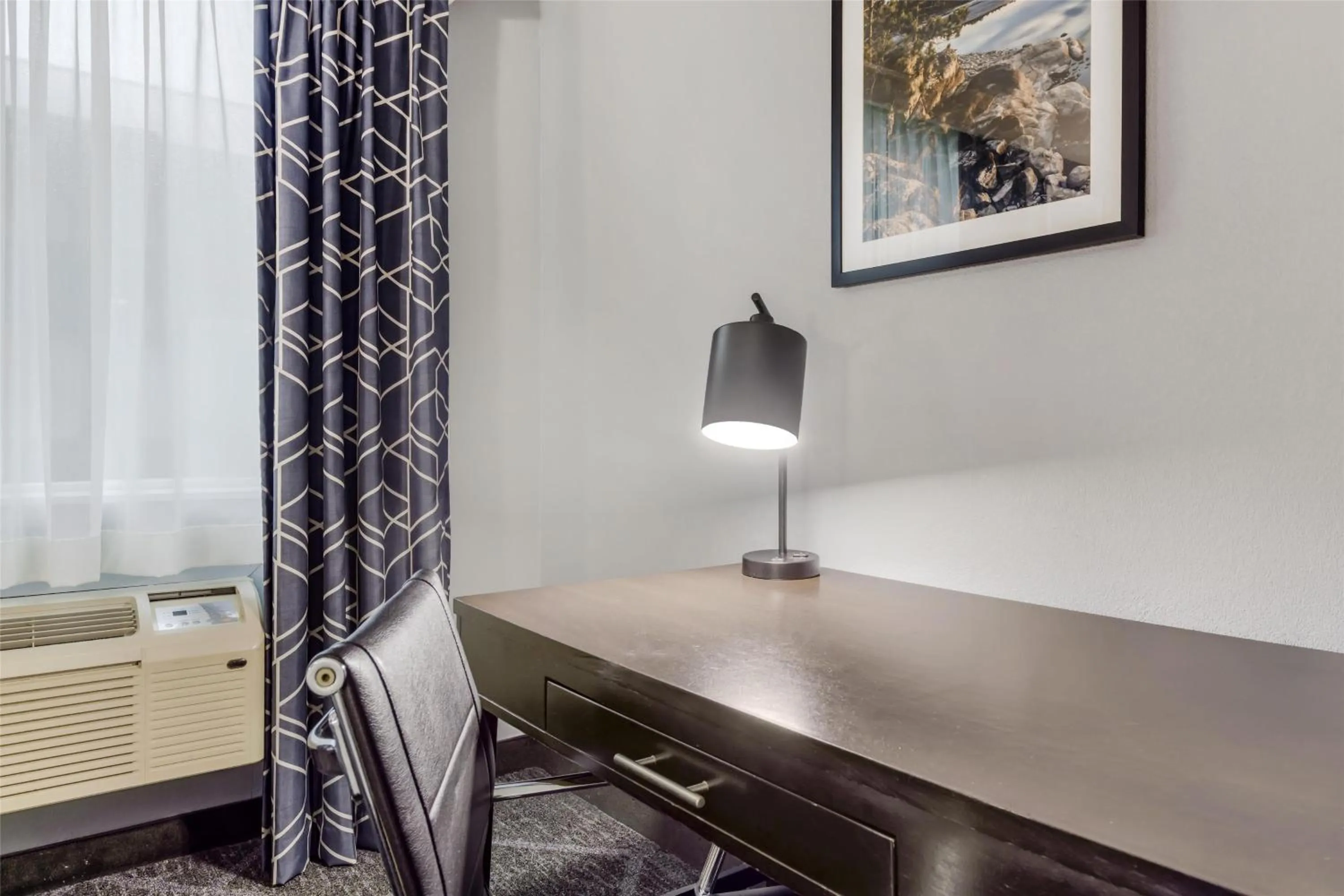 Bedroom in Best Western Rochester Hotel Mayo Clinic Area/ St. Mary's