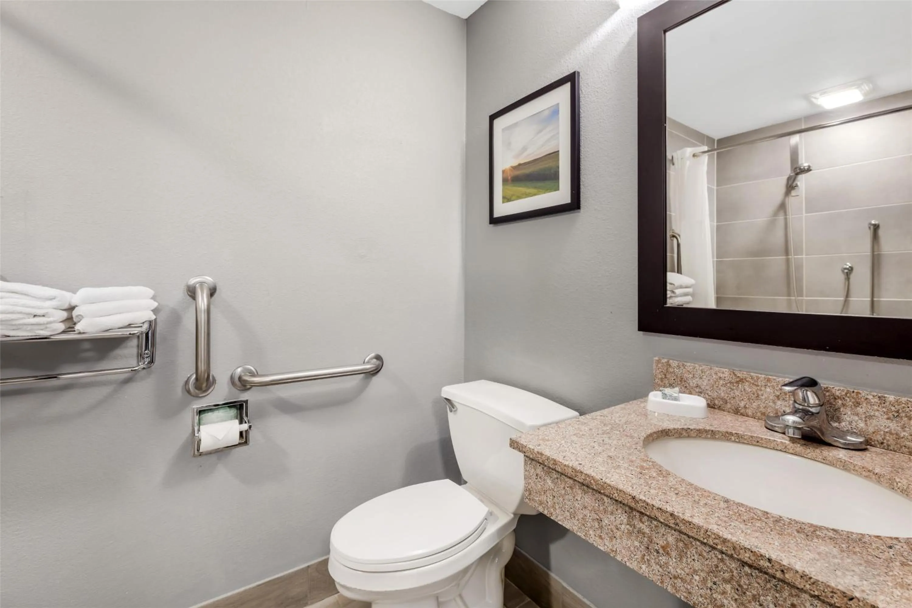Bathroom in Best Western Rochester Hotel Mayo Clinic Area/ St. Mary's