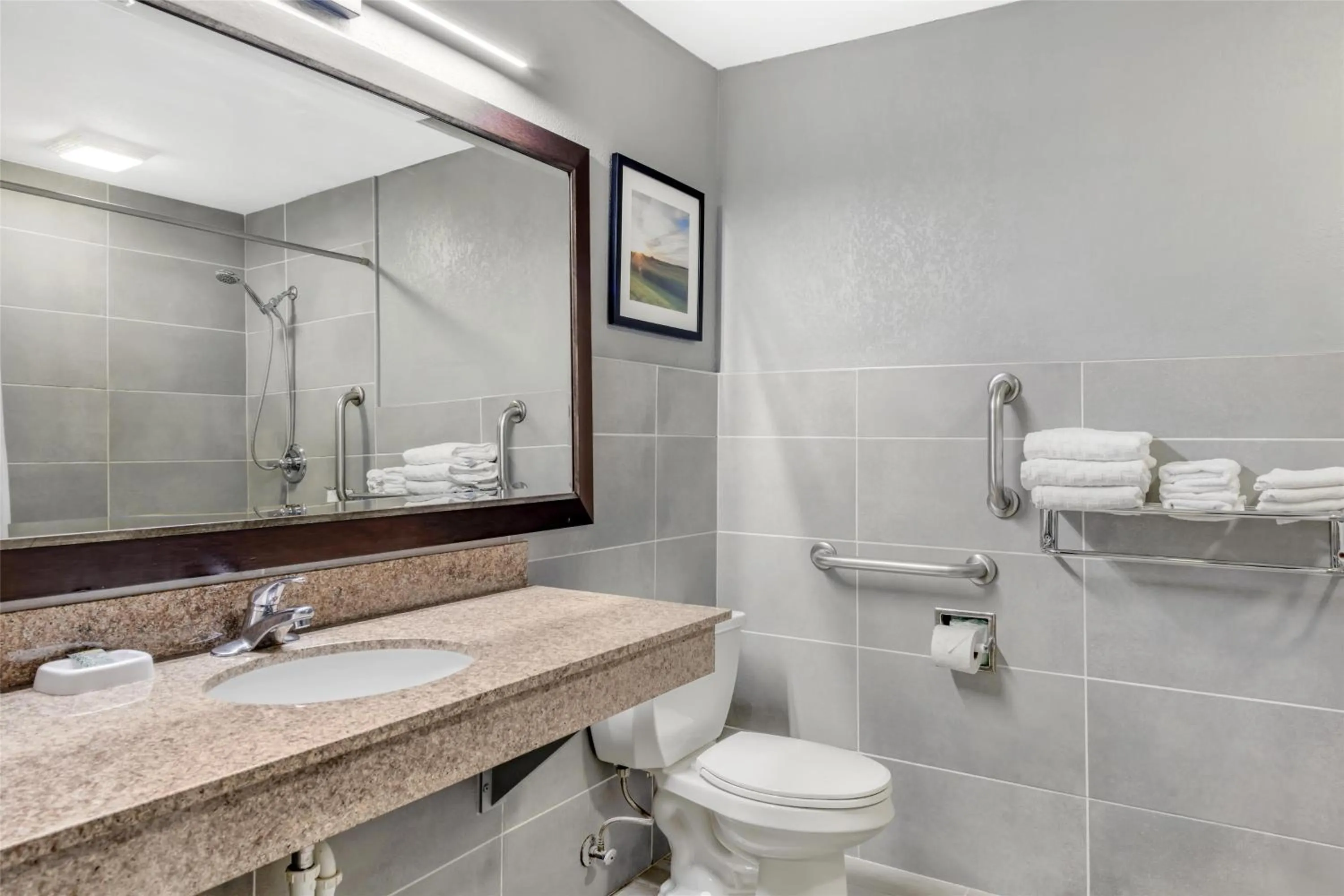 Bathroom in Best Western Rochester Hotel Mayo Clinic Area/ St. Mary's