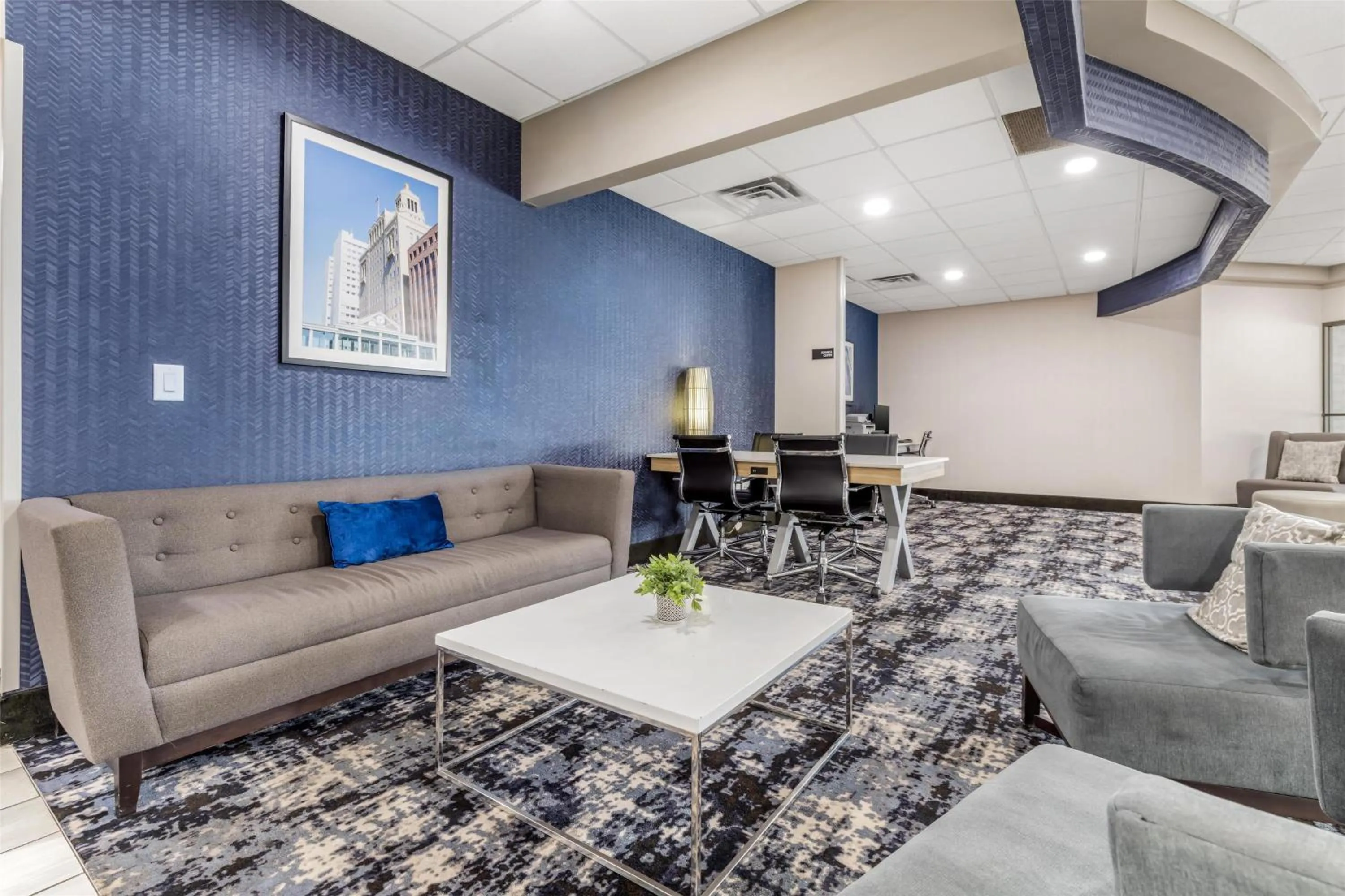 Lobby or reception in Best Western Rochester Hotel Mayo Clinic Area/ St. Mary's