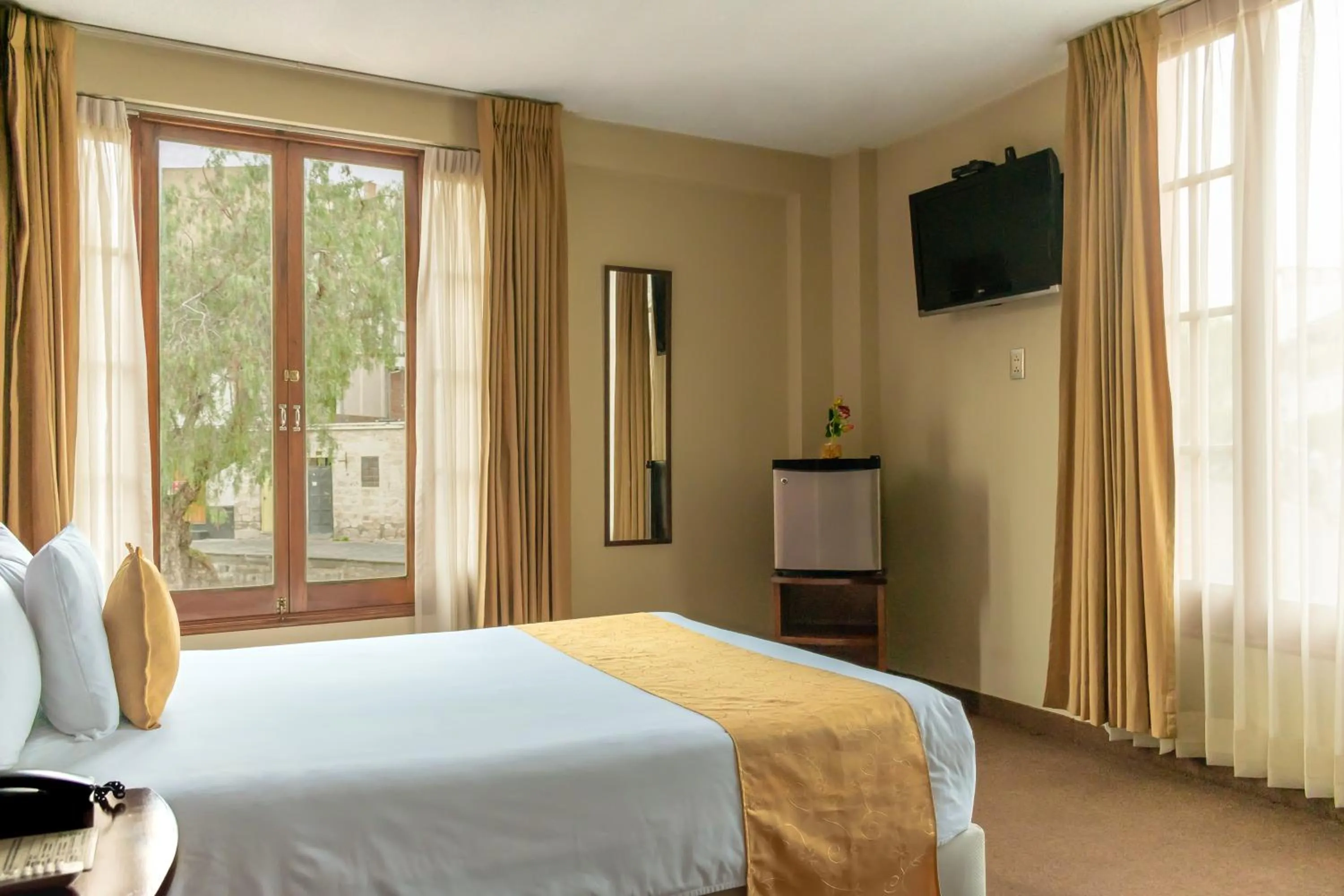 TV and multimedia, Bed in Hotel Maison Du Solei